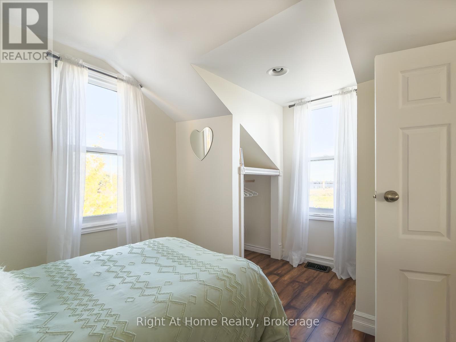 166 Catharine Street, Belleville, ON photo 18