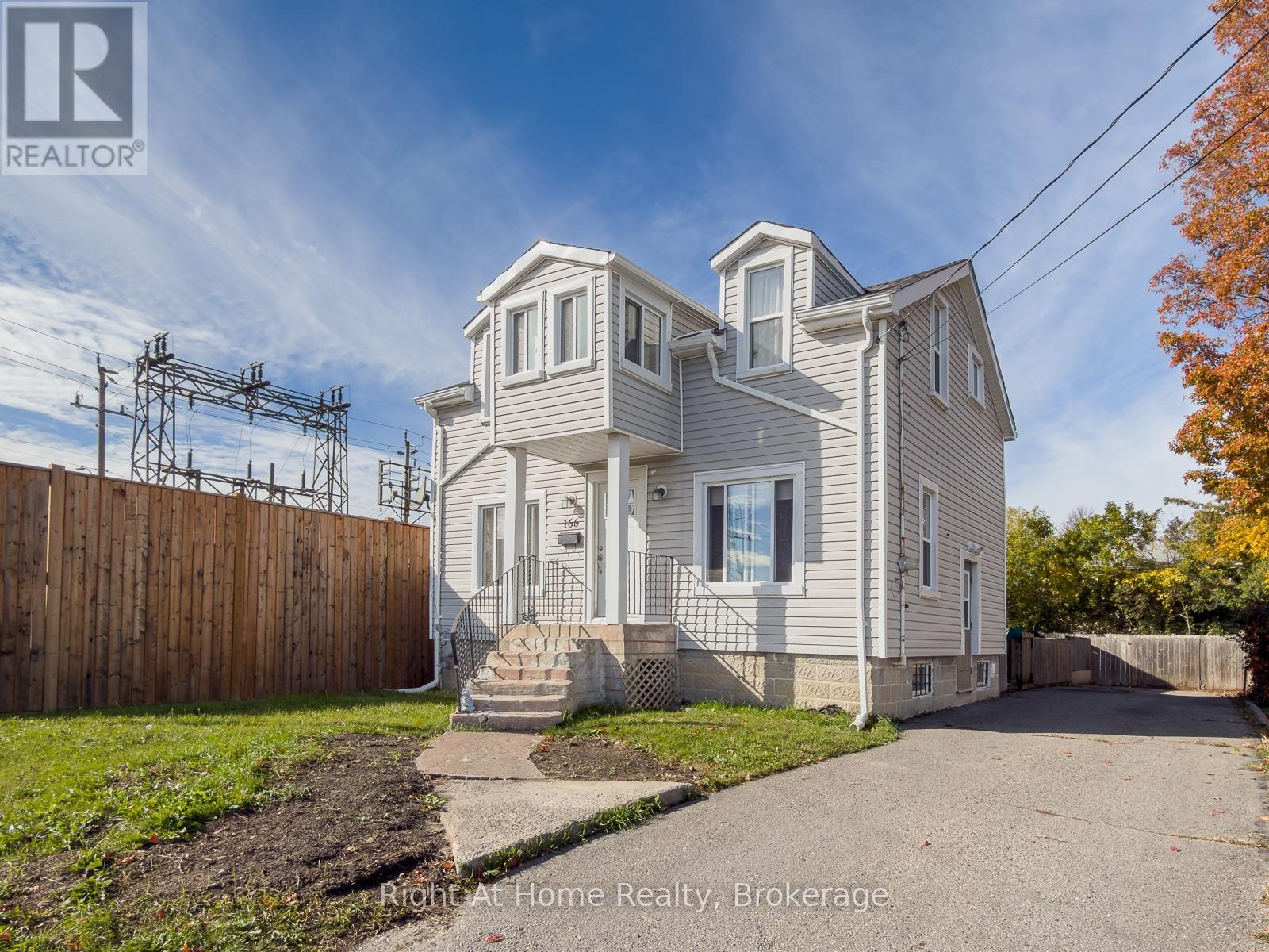 166 Catharine Street, Belleville, ON photo 2