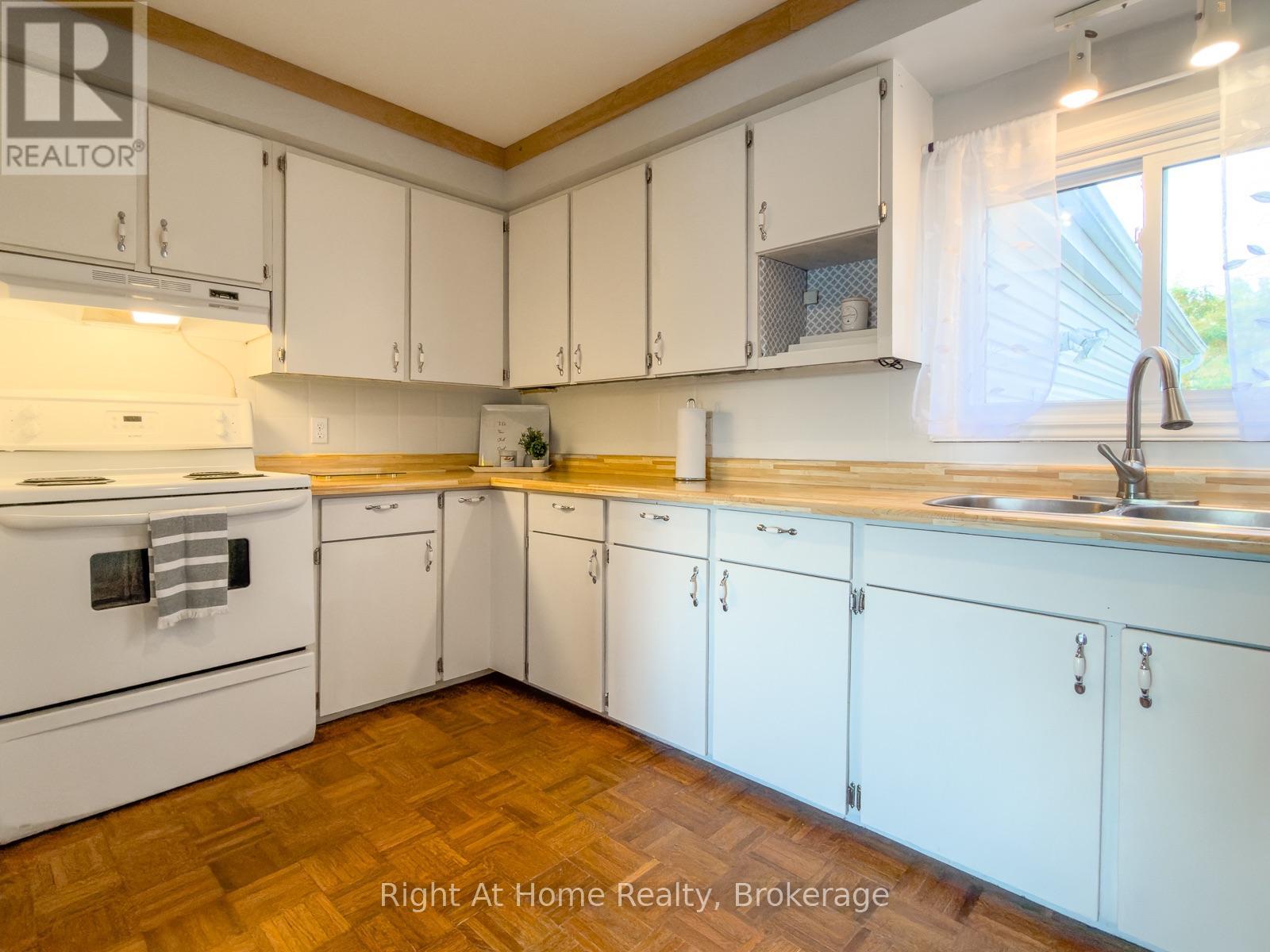 166 Catharine Street, Belleville, ON photo 22