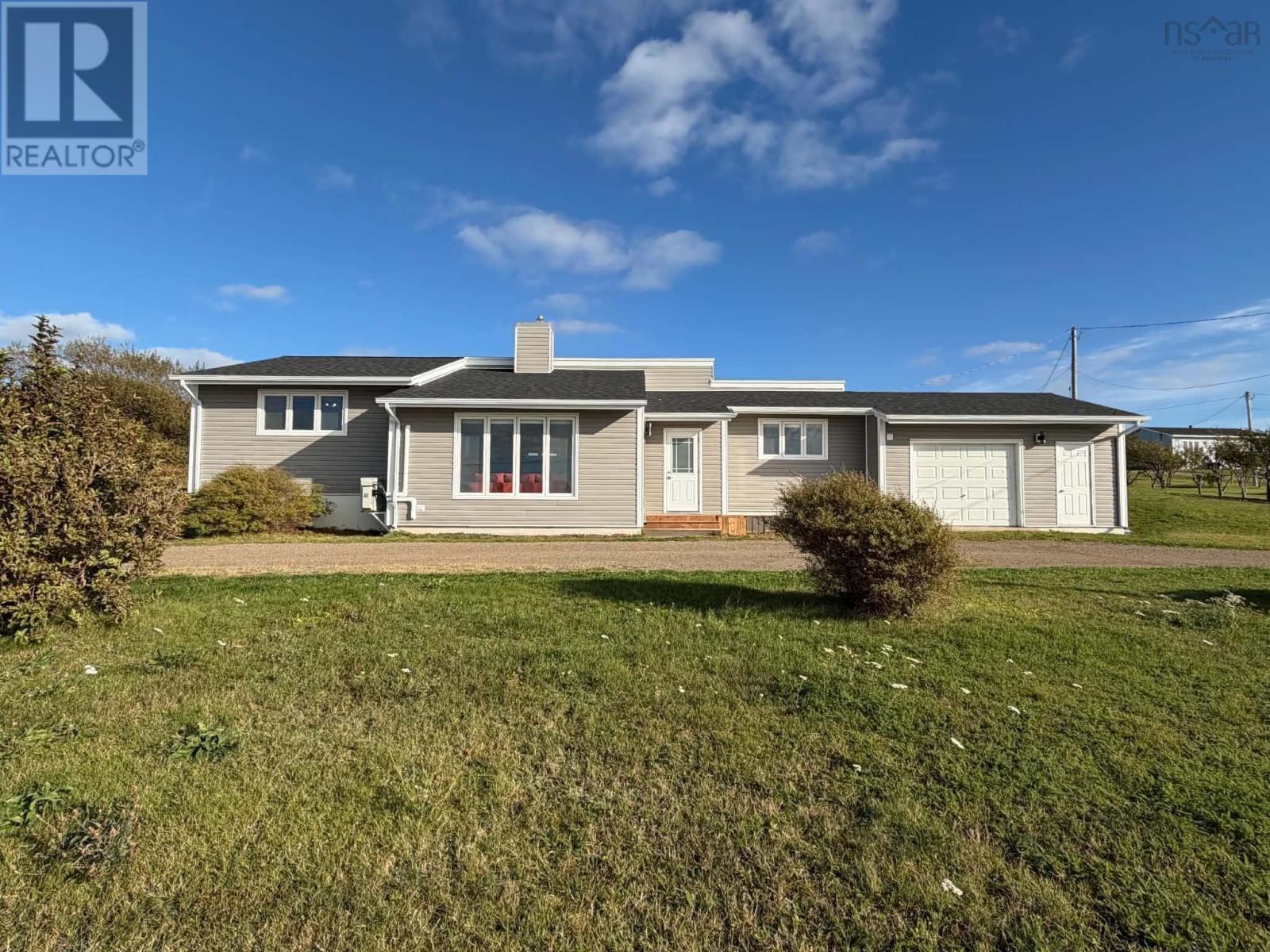 81 La Pointe du Havre Road - 1