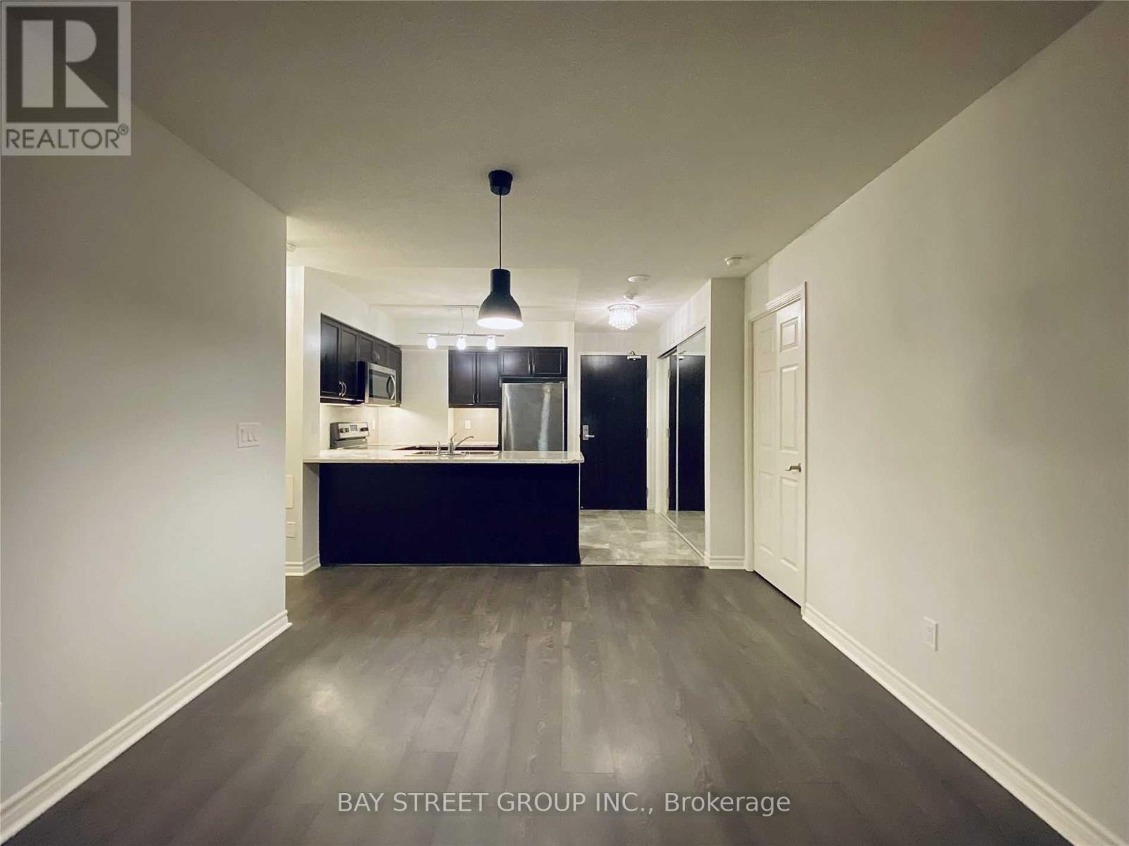 25 Lower Simcoe Street — photo 10