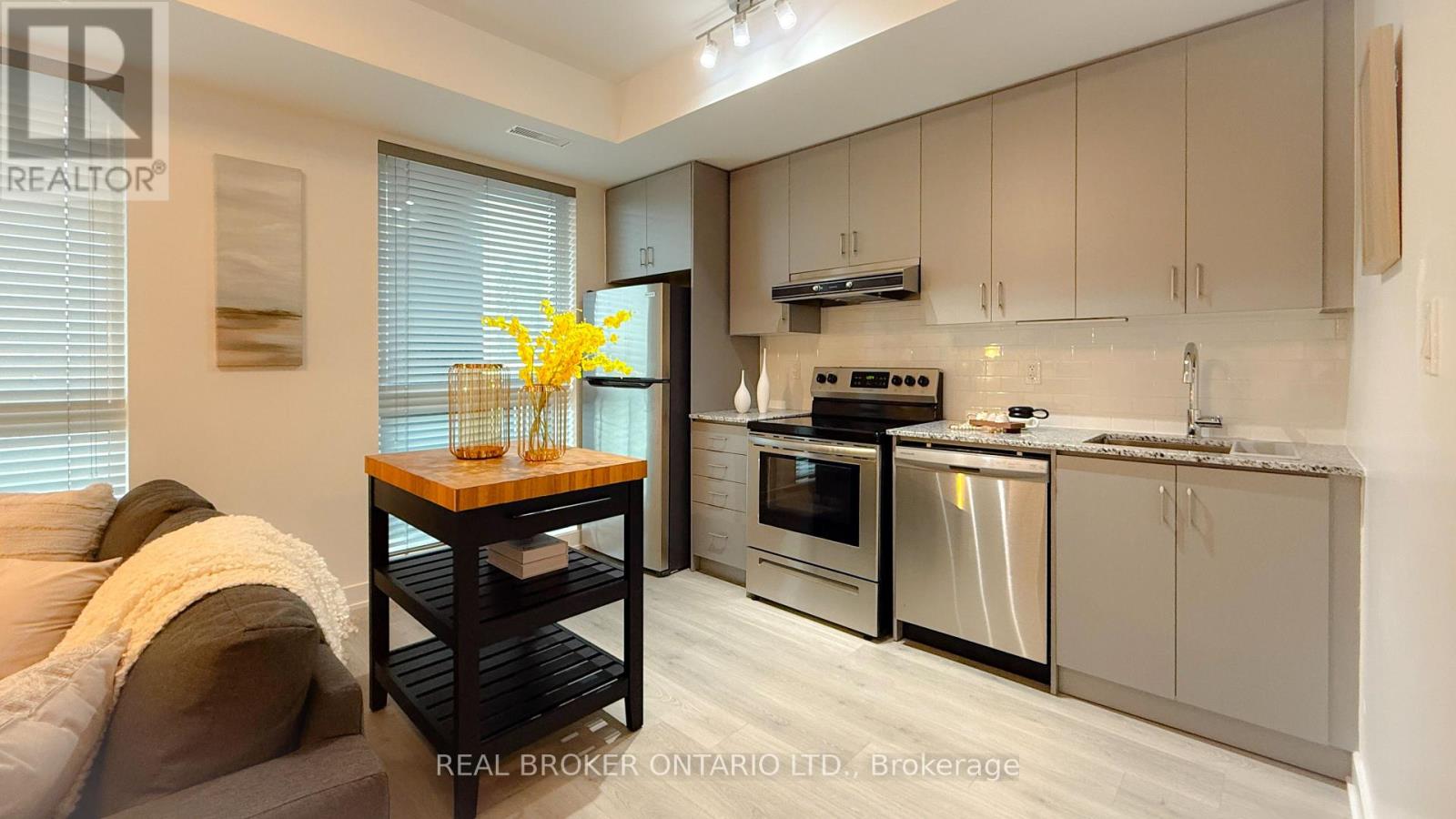 301- 1709 Bur Oak Avenue, Markham, ON photo 2