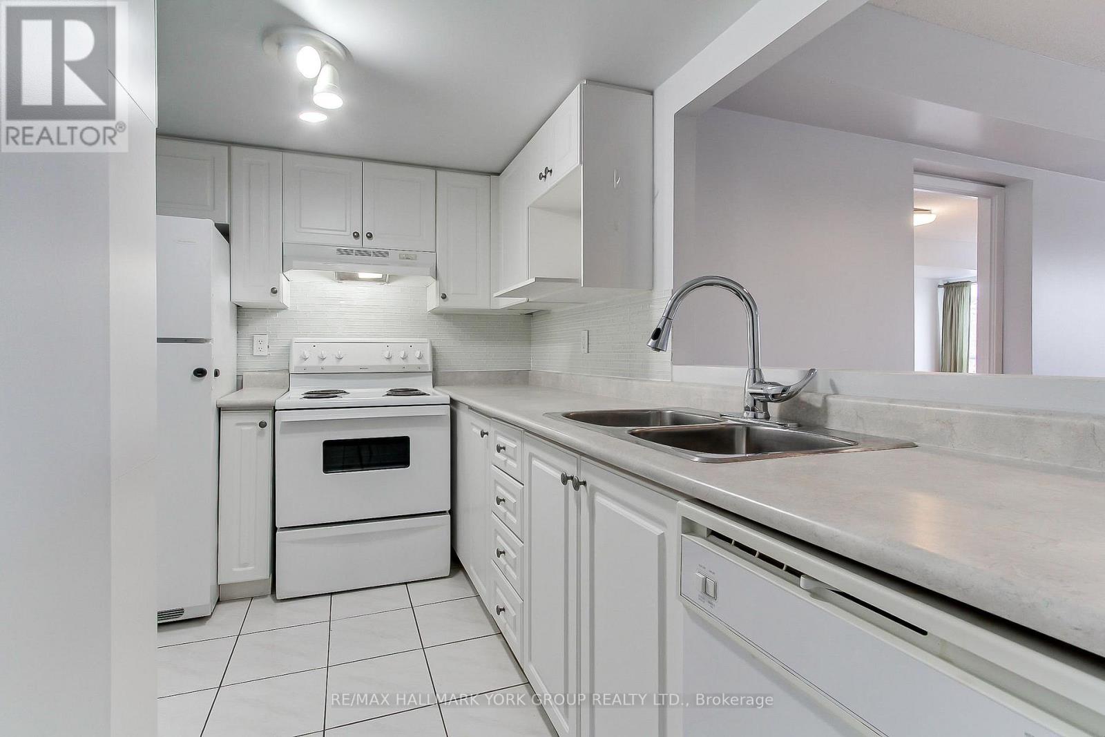 304- 160 WELLINGTON Street East, Aurora, ON photo 4