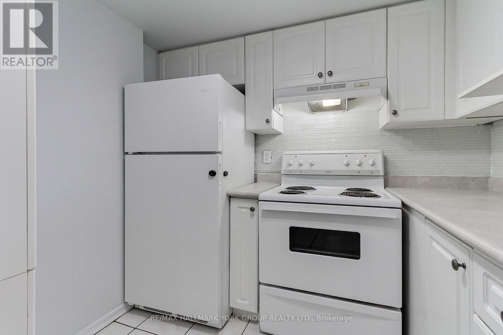 304- 160 WELLINGTON Street East, Aurora, ON photo 5