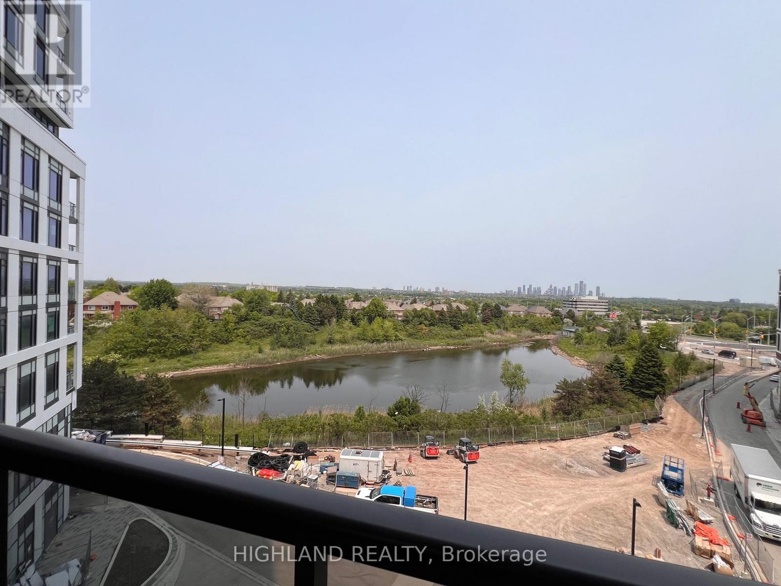 2495 Eglinton Avenue West — photo 10