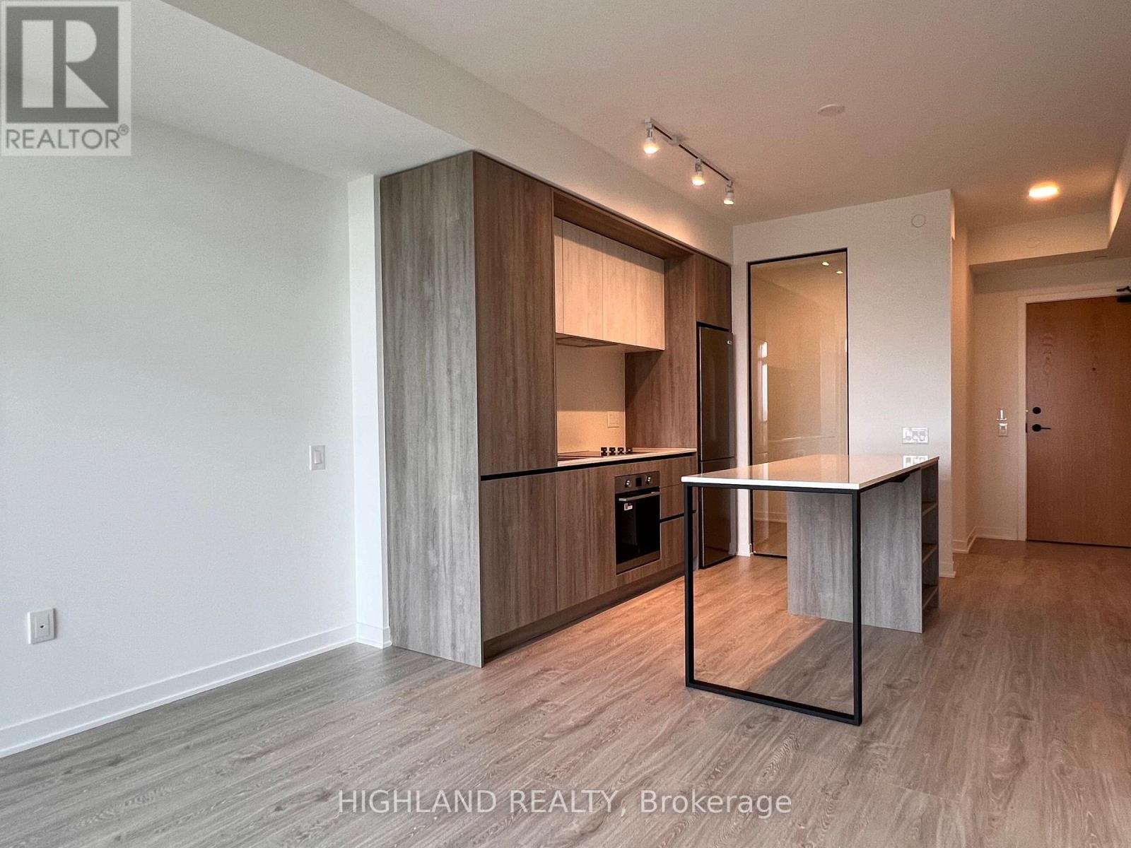 2495 Eglinton Avenue West — photo 11