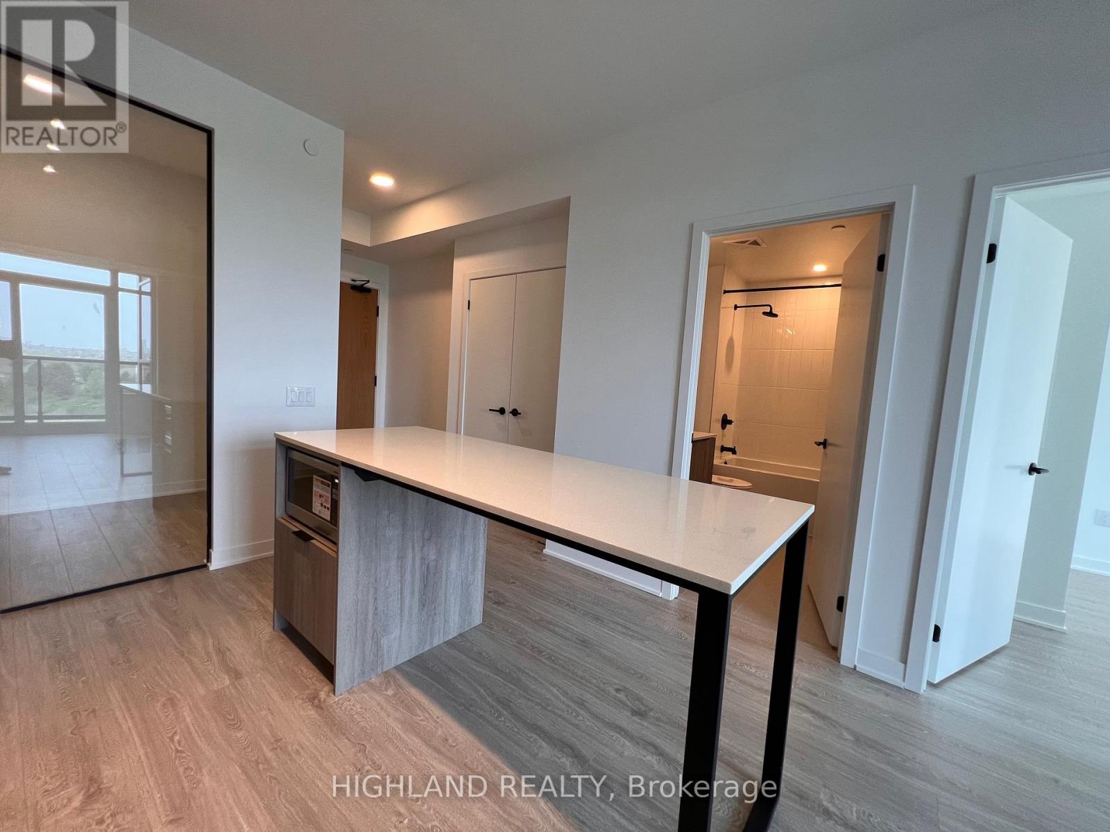 2495 Eglinton Avenue West — photo 14