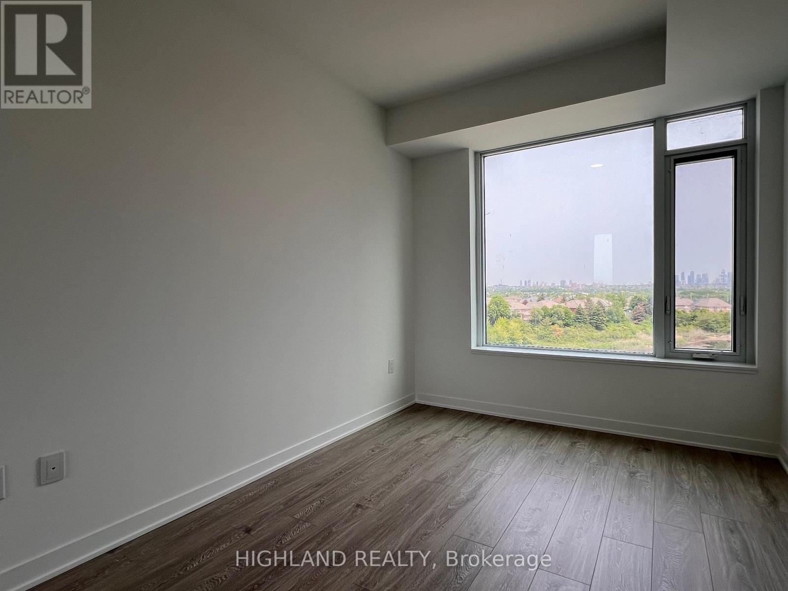 2495 Eglinton Avenue West — photo 15