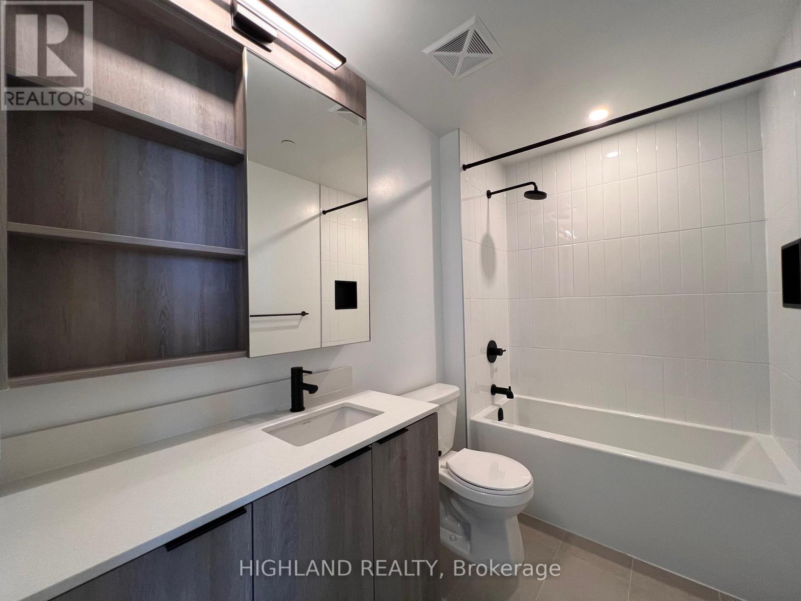 2495 Eglinton Avenue West — photo 17
