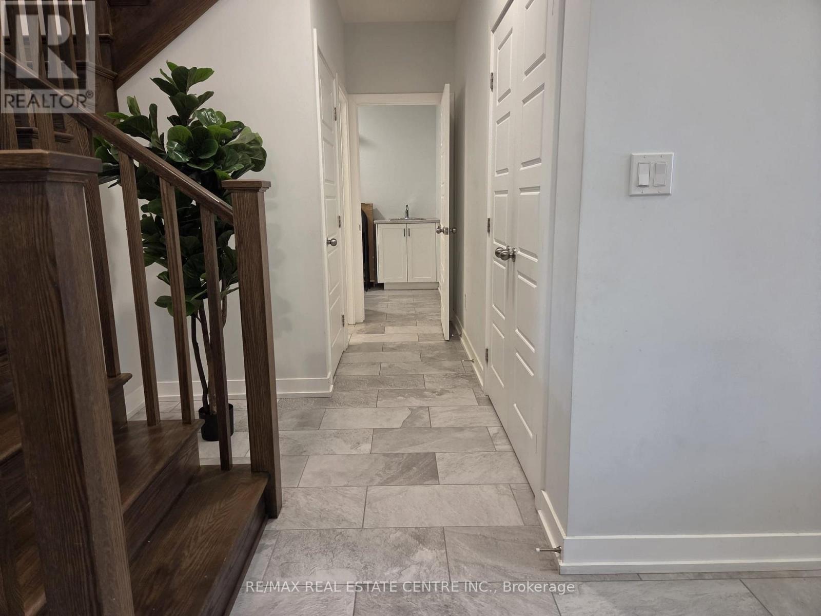 6 Feathers Crossing, St. Thomas, ON photo 9