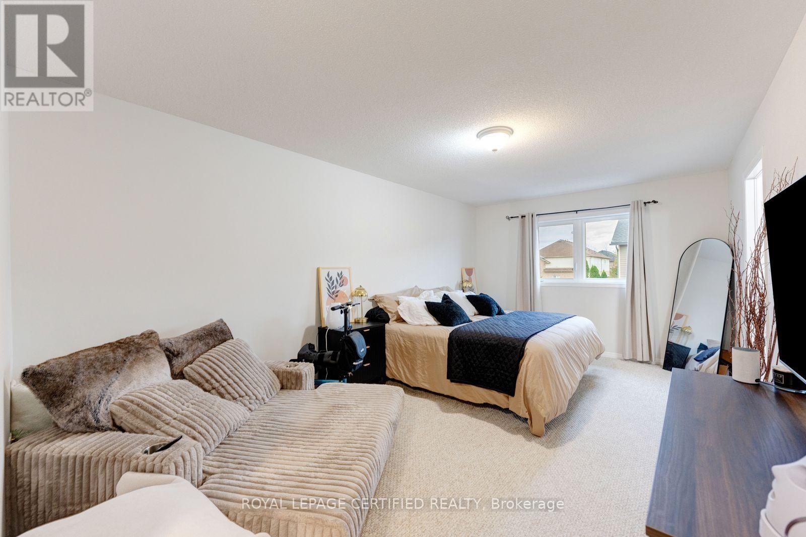 165 Palacebeach Trail, Hamilton, ON photo 17