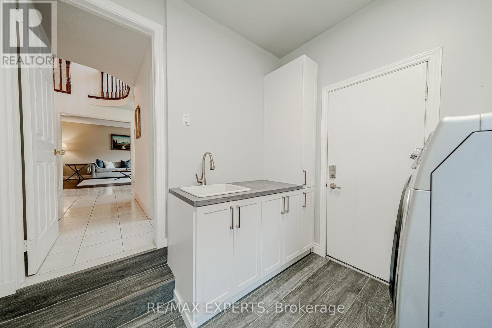 231 Mossbrook Square — photo 18