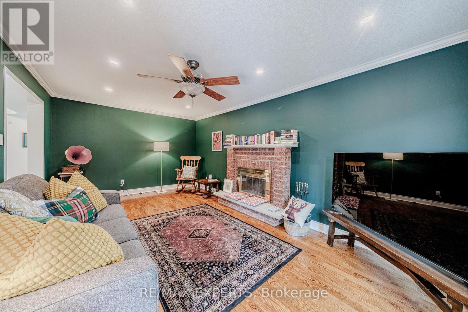 231 Mossbrook Square — photo 12