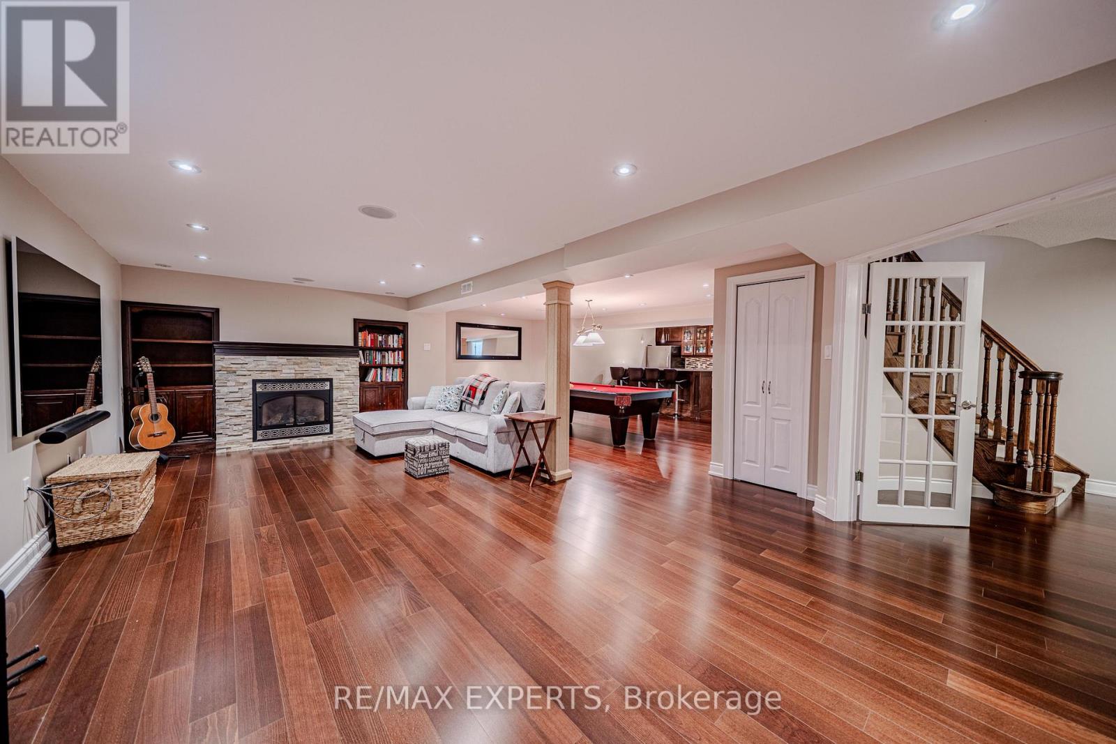231 Mossbrook Square — photo 35