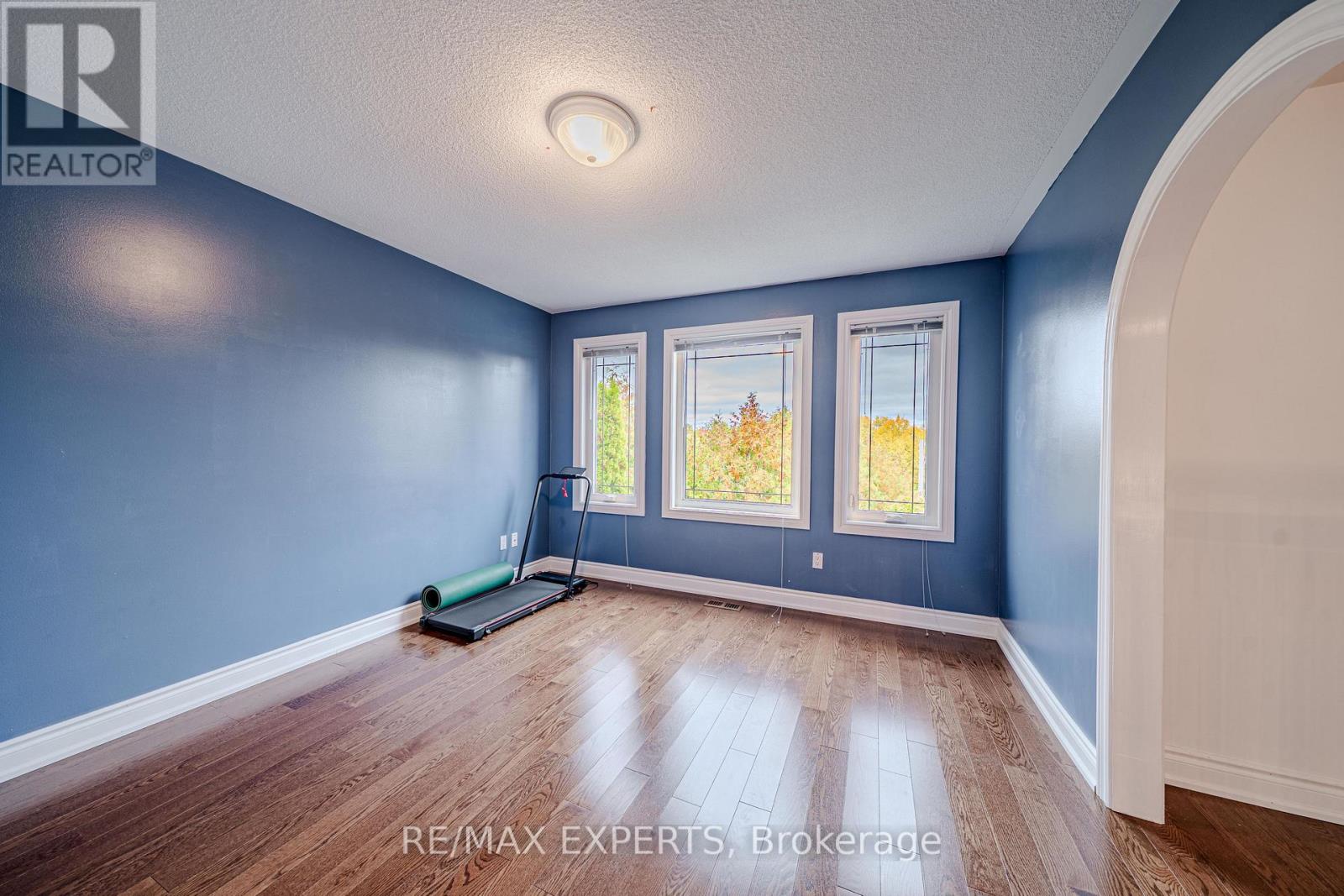 231 Mossbrook Square — photo 32
