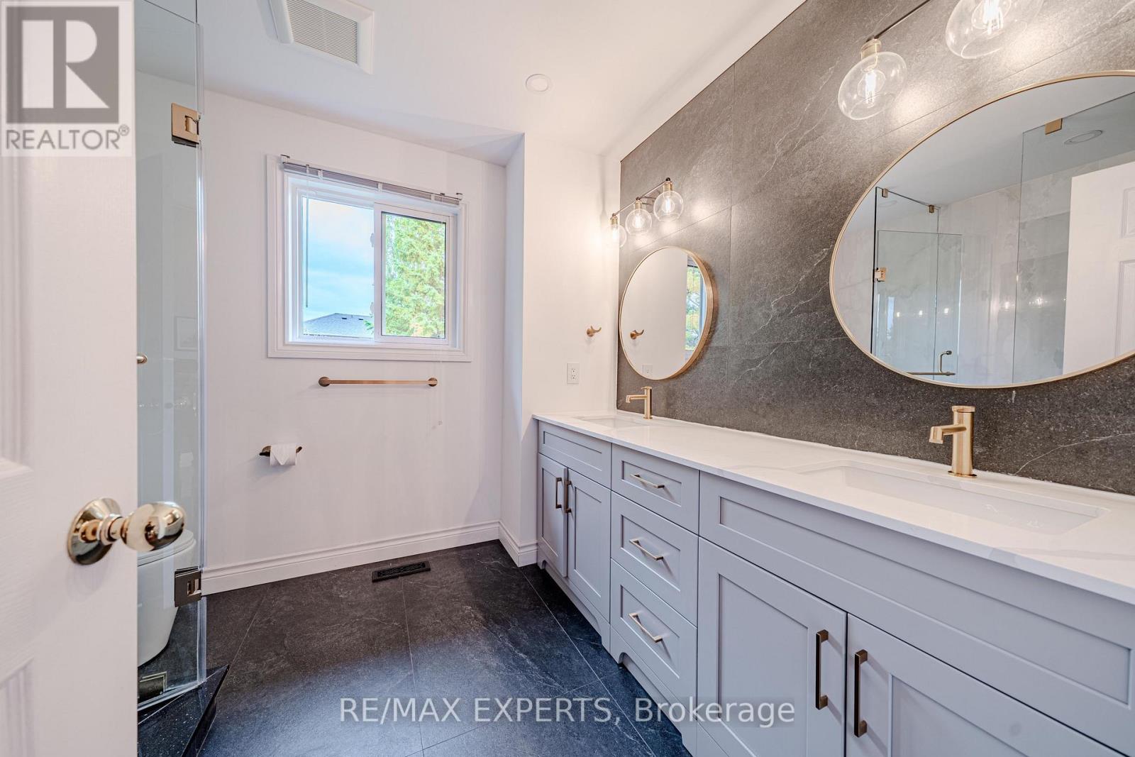 231 Mossbrook Square — photo 33