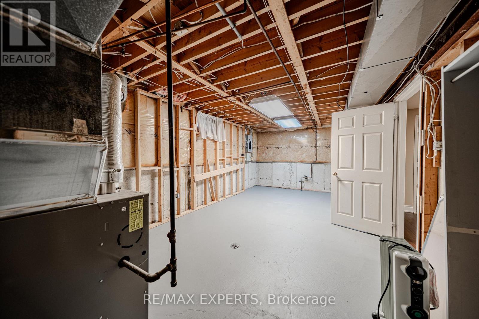 231 Mossbrook Square — photo 40