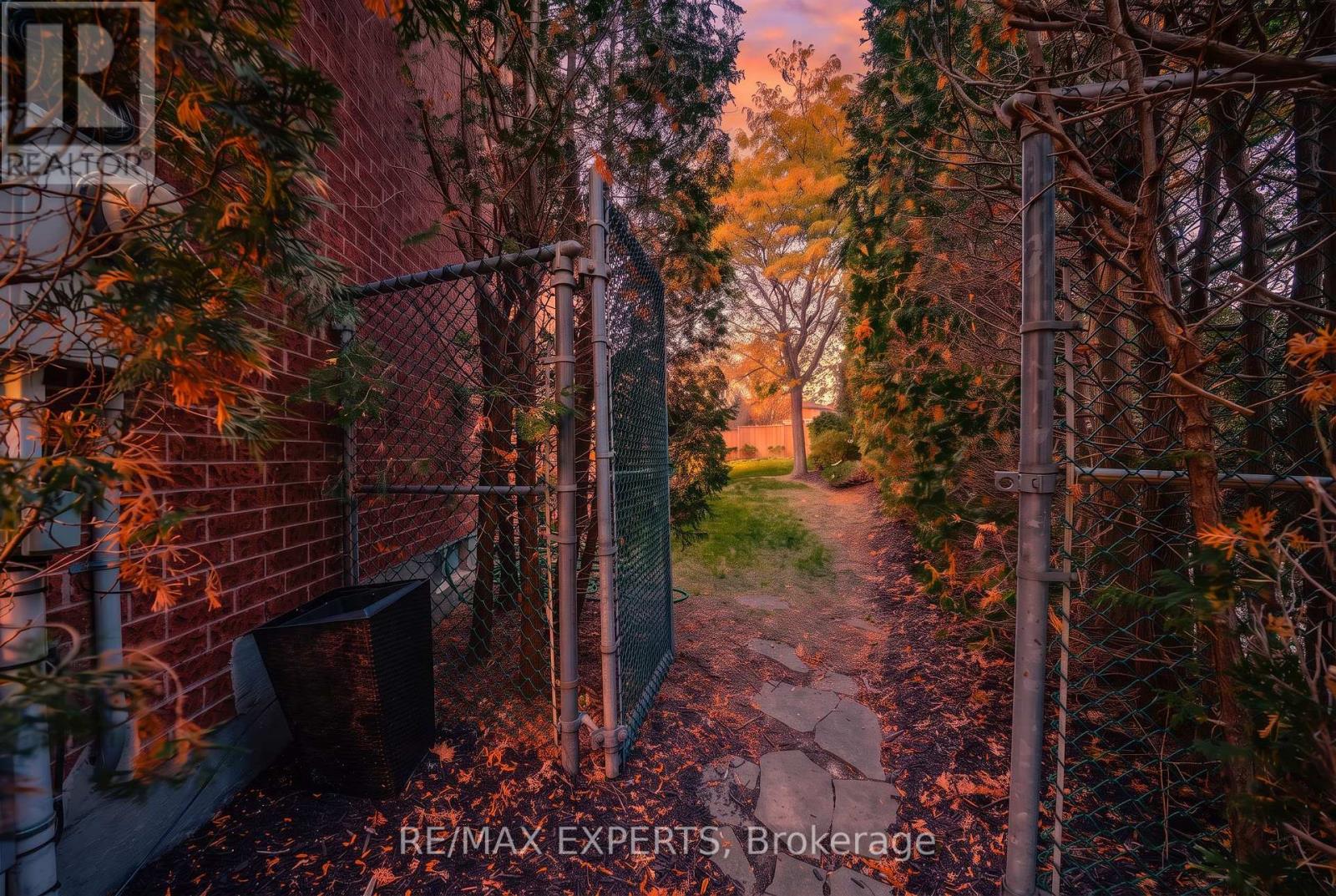 231 Mossbrook Square — photo 41