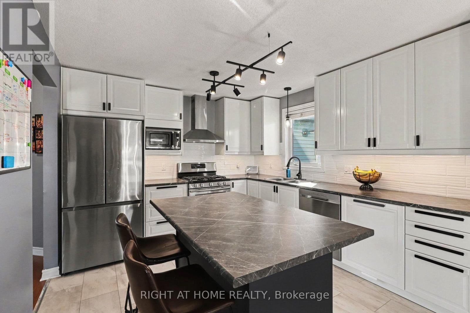 165 Dorina Sarazin Crescent — photo 12
