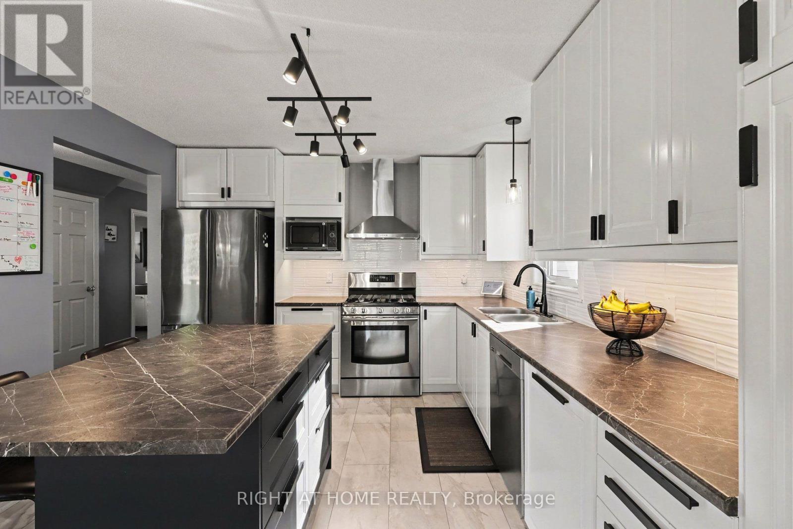 165 Dorina Sarazin Crescent — photo 14