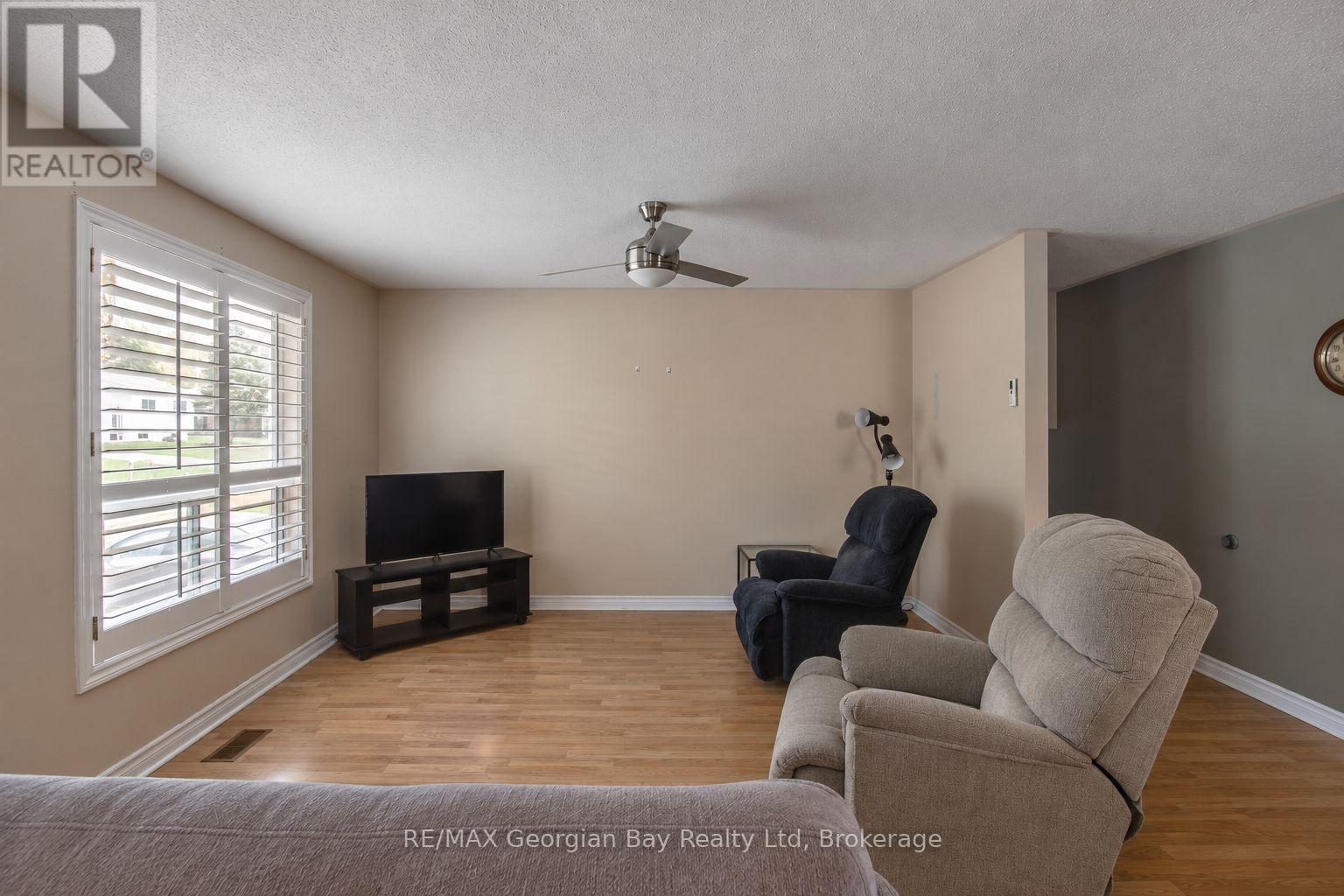 19 BRIDLE ROAD - 5