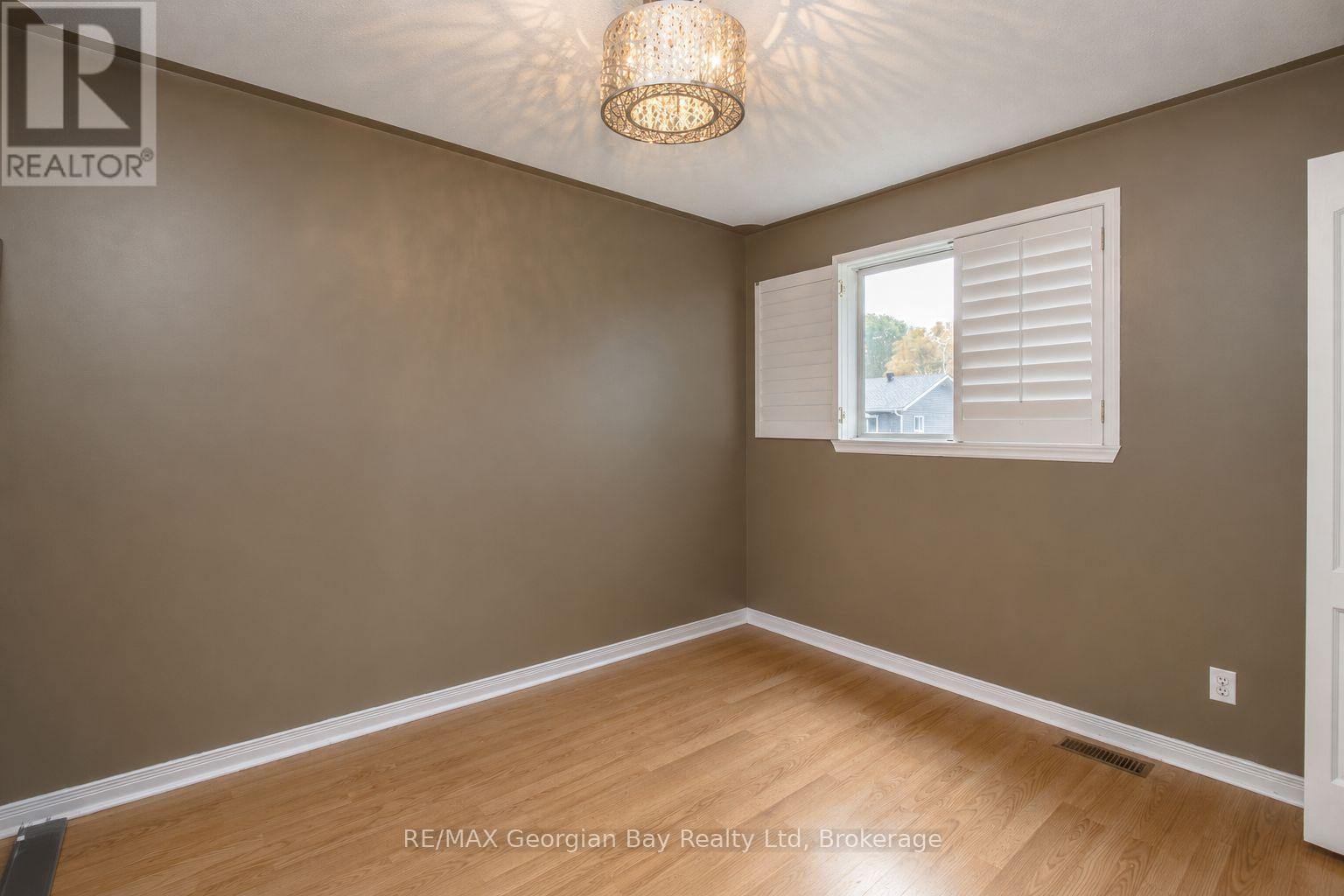 19 BRIDLE ROAD - 7