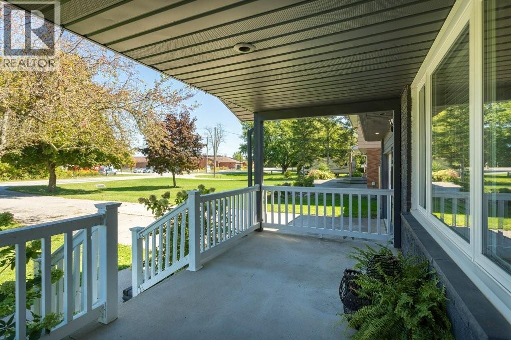3549 Egremont ROAD, Plympton-Wyoming — photo 6