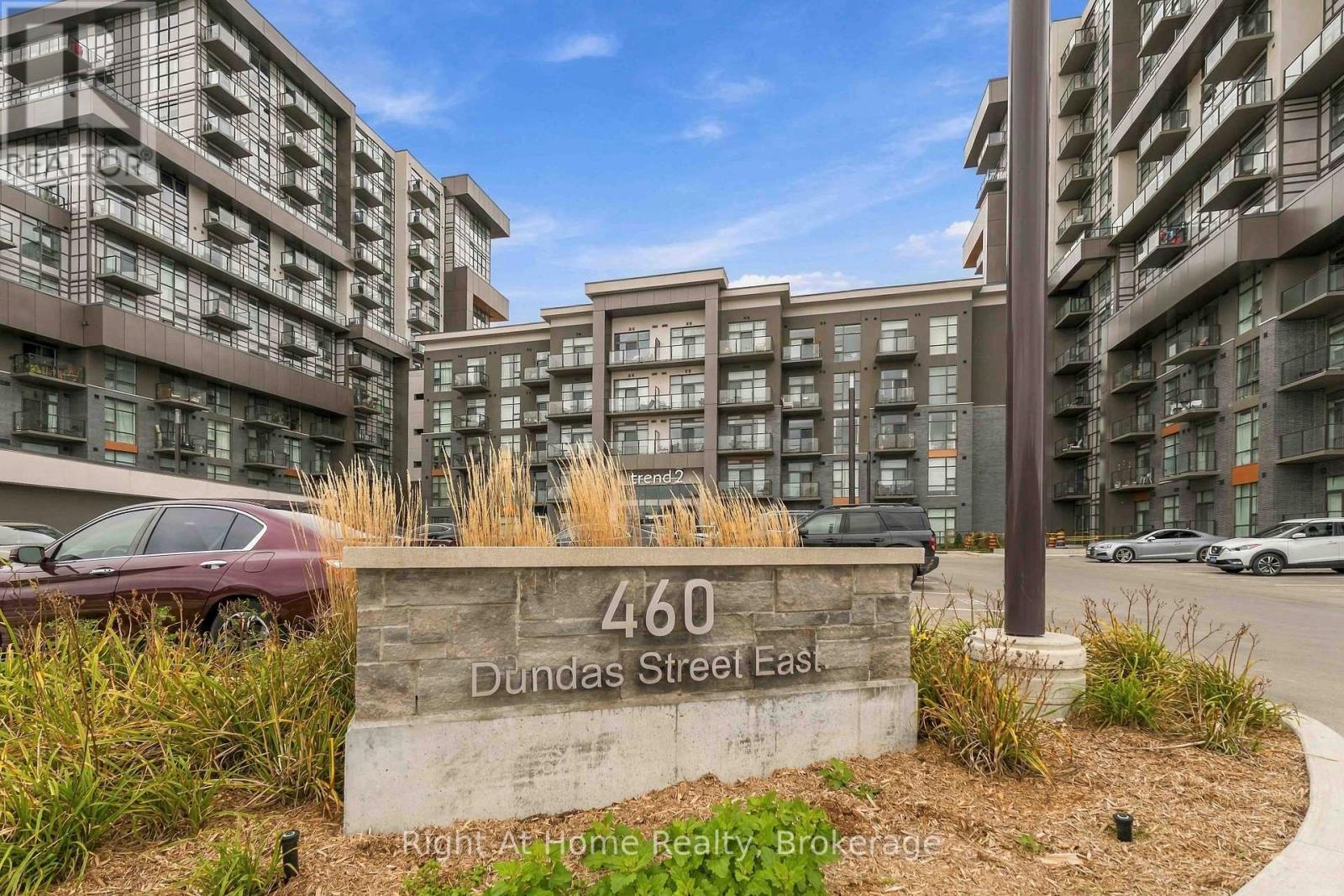 Photo of 460 Dundas Street