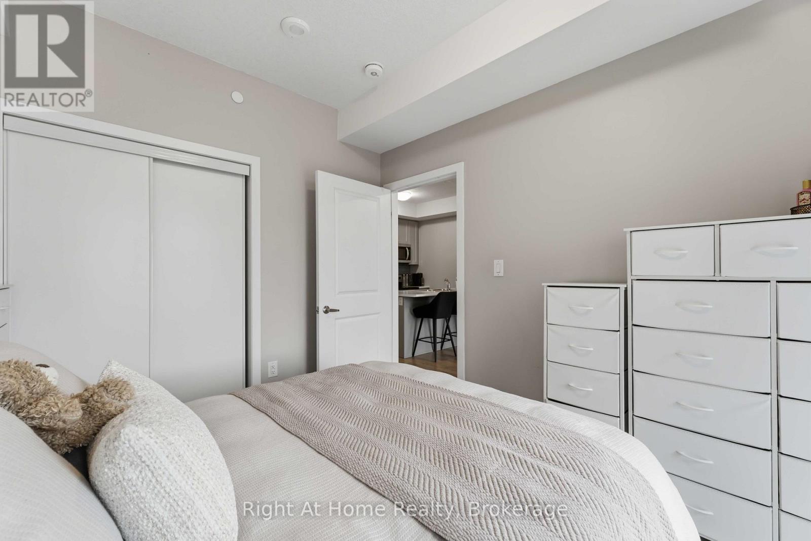 460 Dundas Street East — photo 17