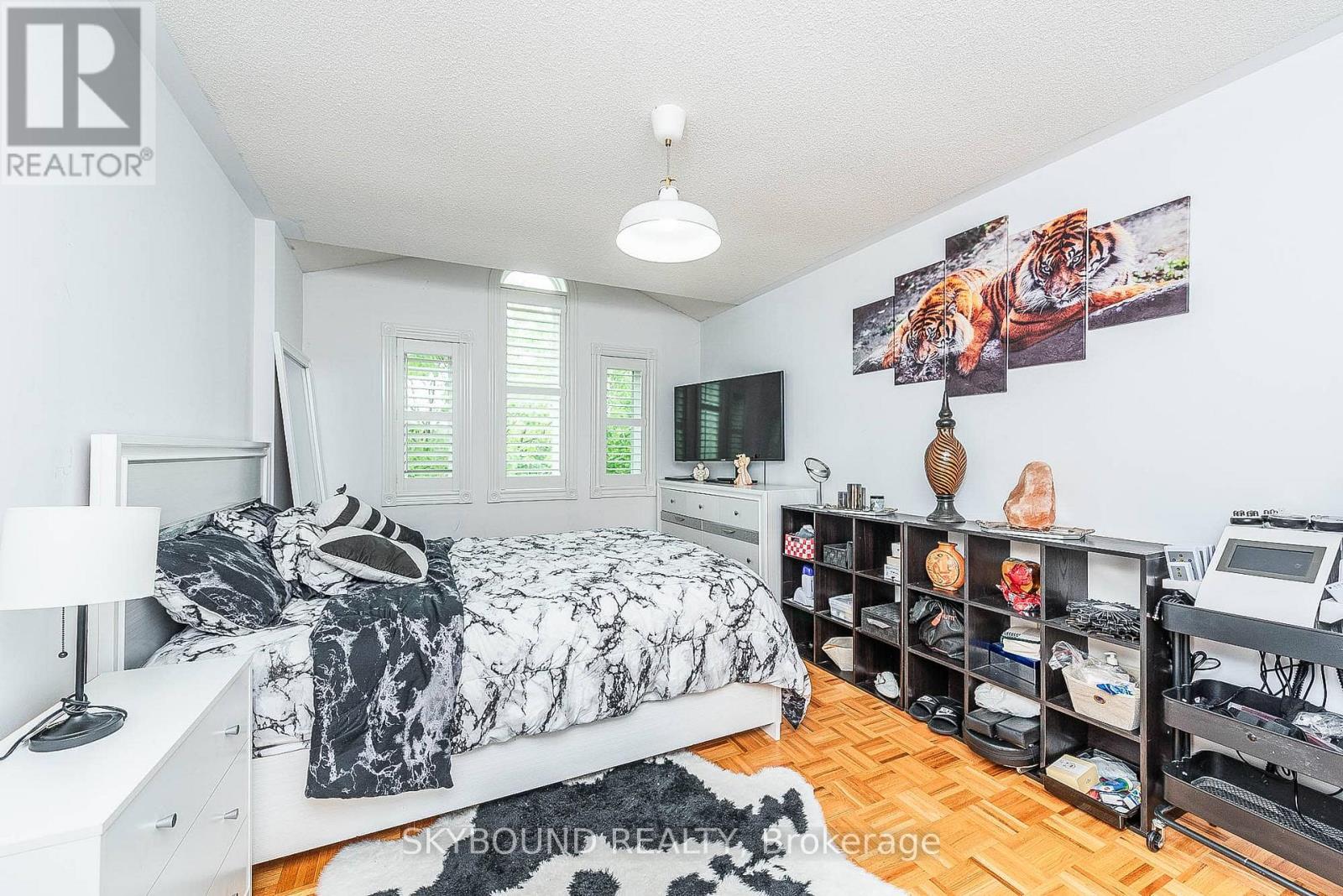 66 SKYLARK DRIVE - 23