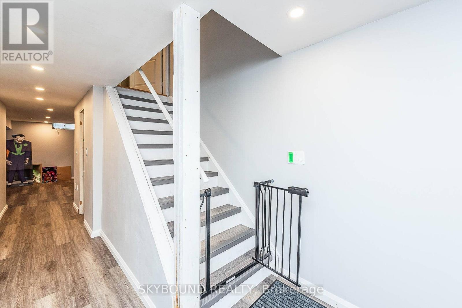 66 SKYLARK DRIVE - 27