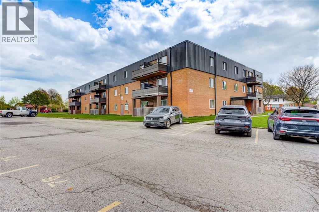 390 ADMIRAL Drive Unit# 306, London — photo 2
