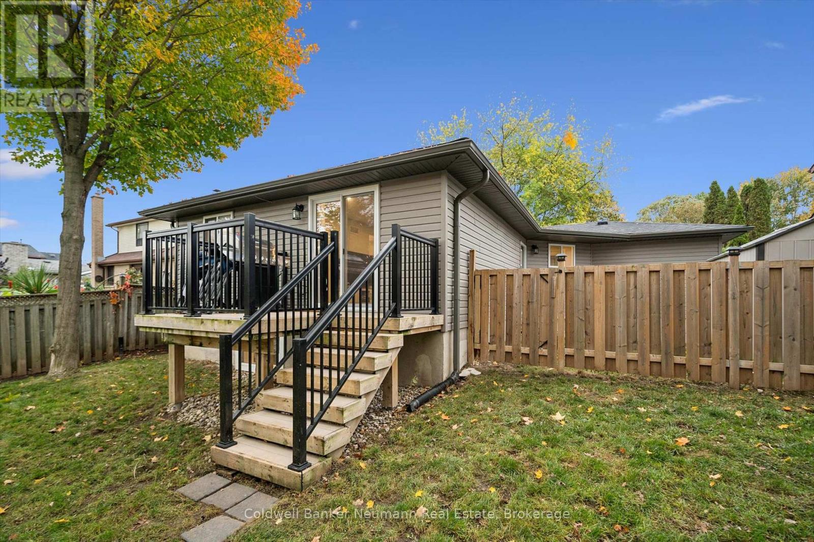 27 Aspen Valley Crescent — photo 30