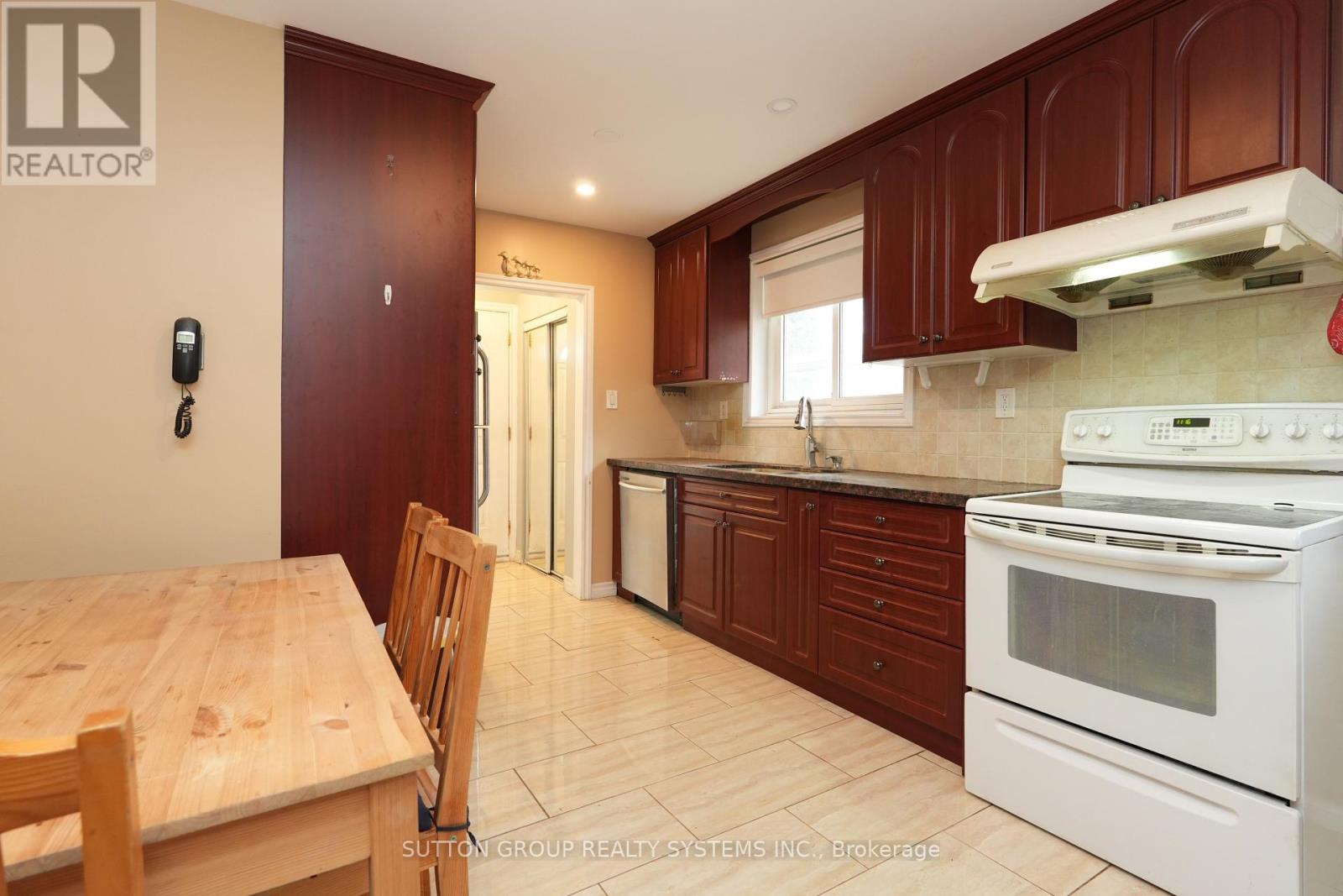 2337 Padstow Crescent — photo 7