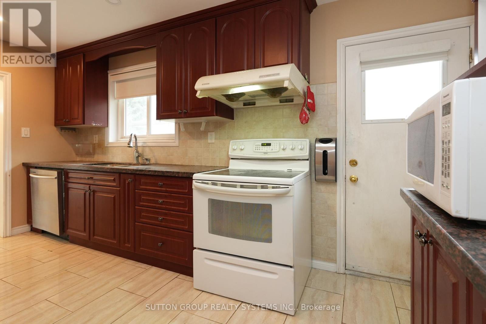 2337 Padstow Crescent — photo 8