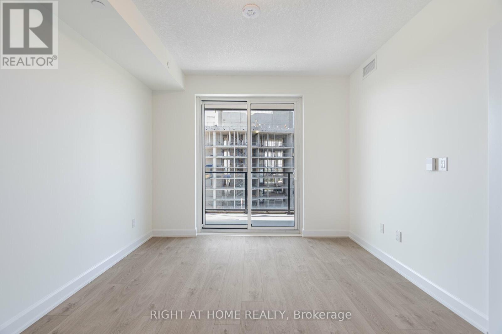 3220 William Coltson Avenue — photo 13
