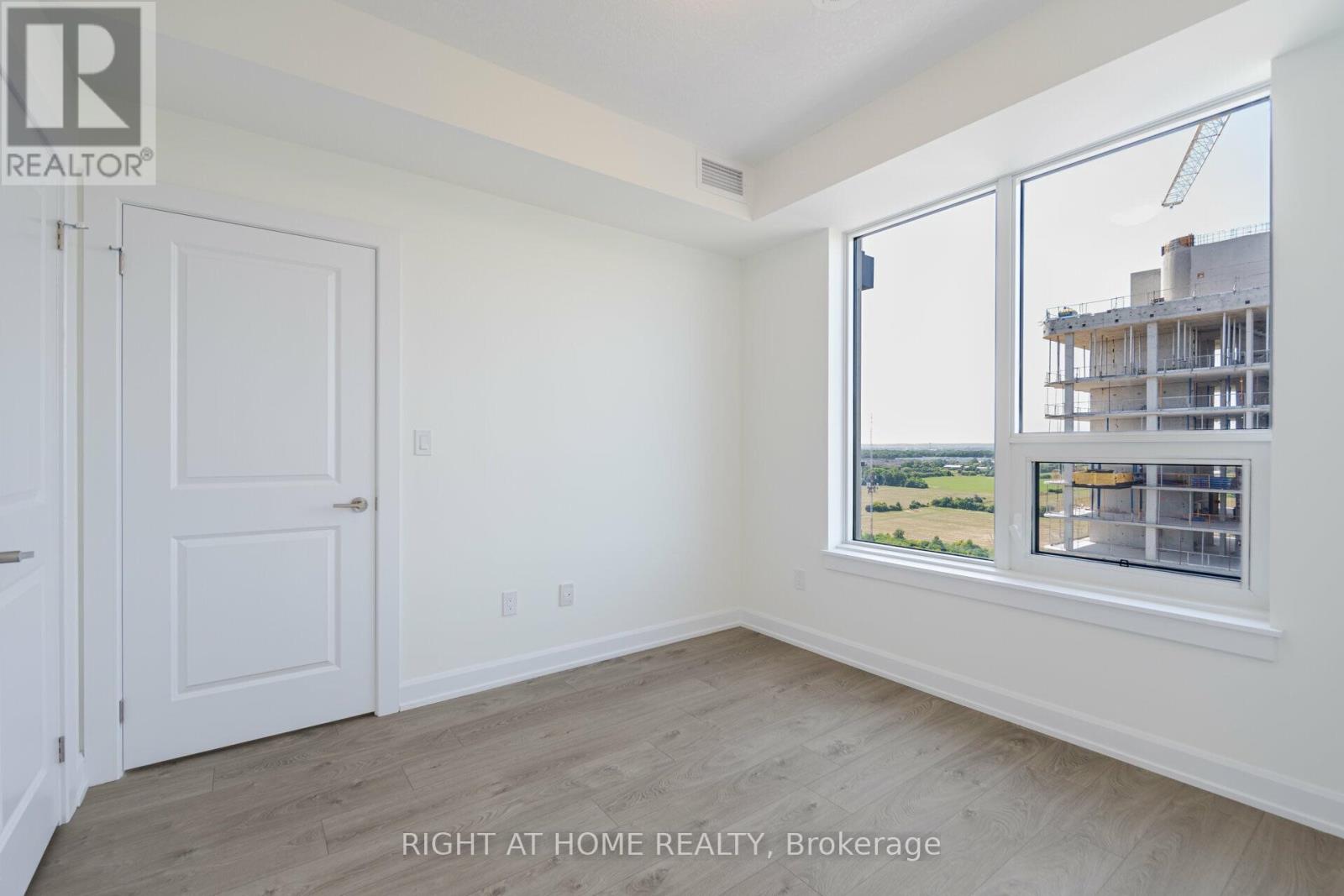 1806 - 3220 WILLIAM COLTSON AVENUE, Oakville (JM Joshua Meadows) — photo 9