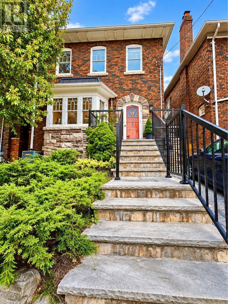 Photo of 194 Lawrence Avenue
