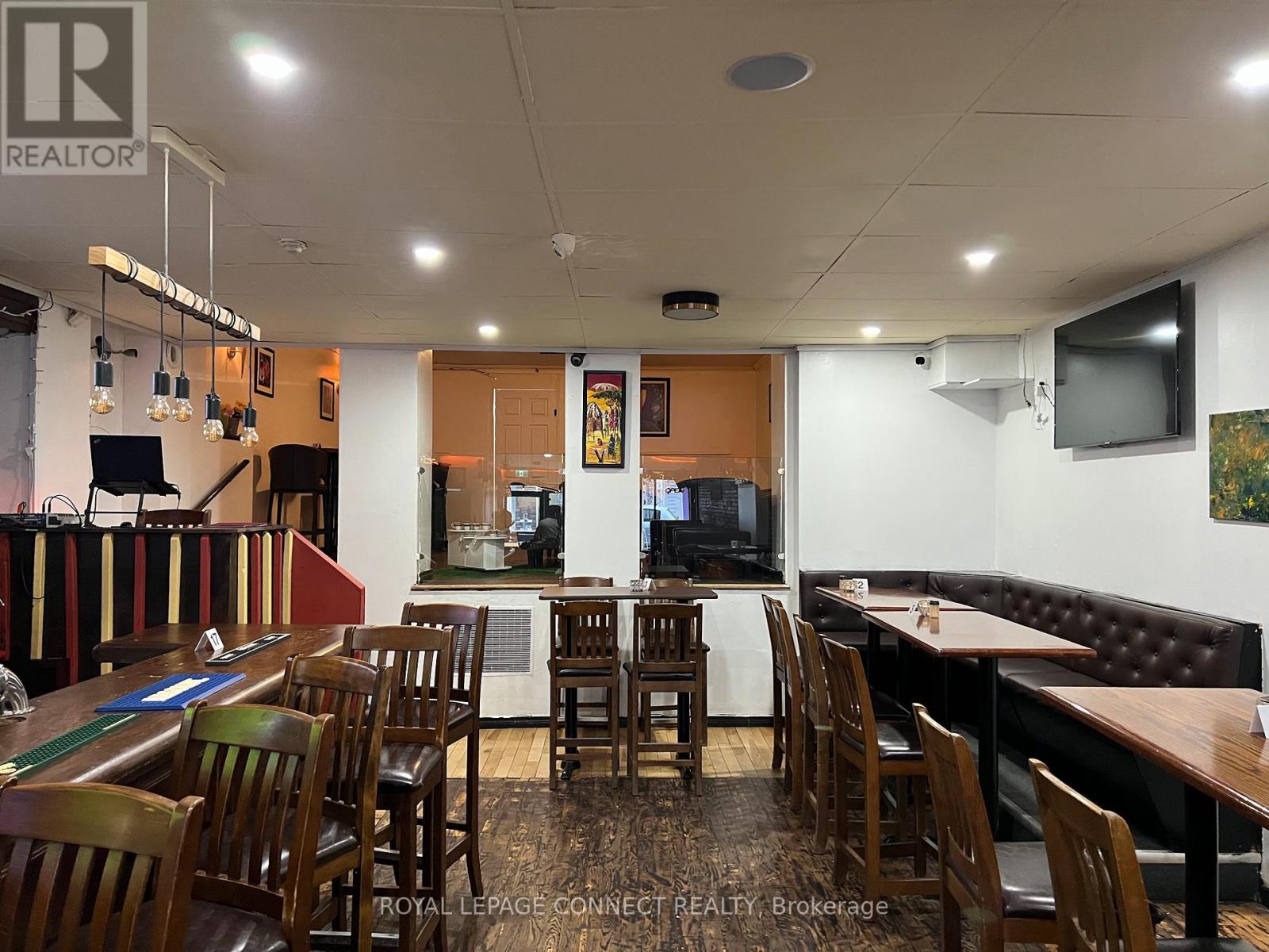 965 Bloor Street West — photo 3