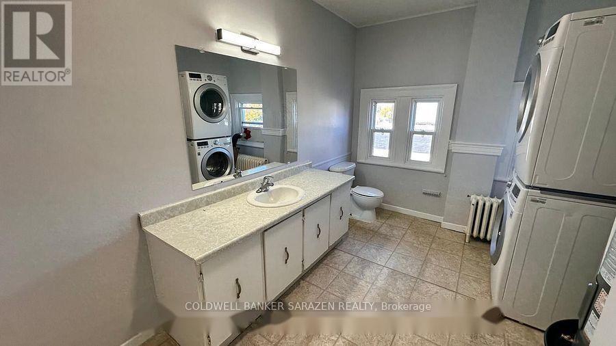 2 Russell Street East — photo 8