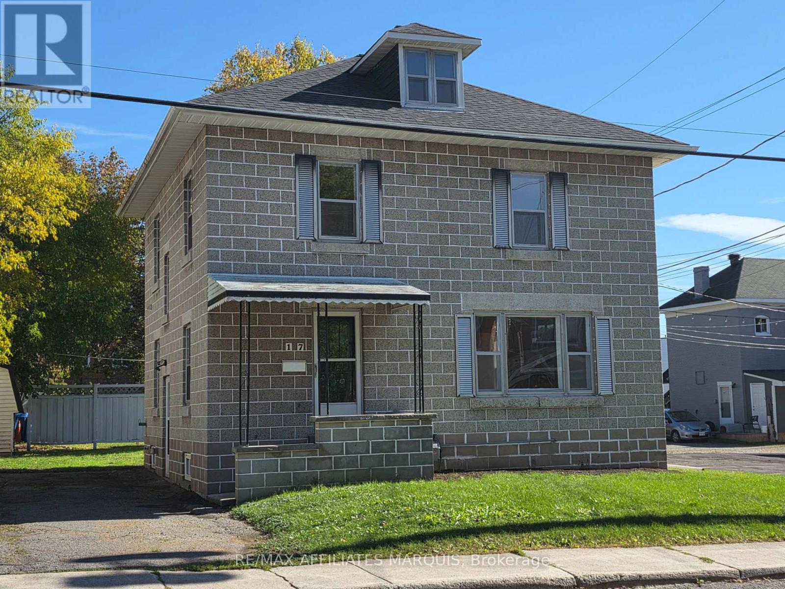 17 Maple Avenue North