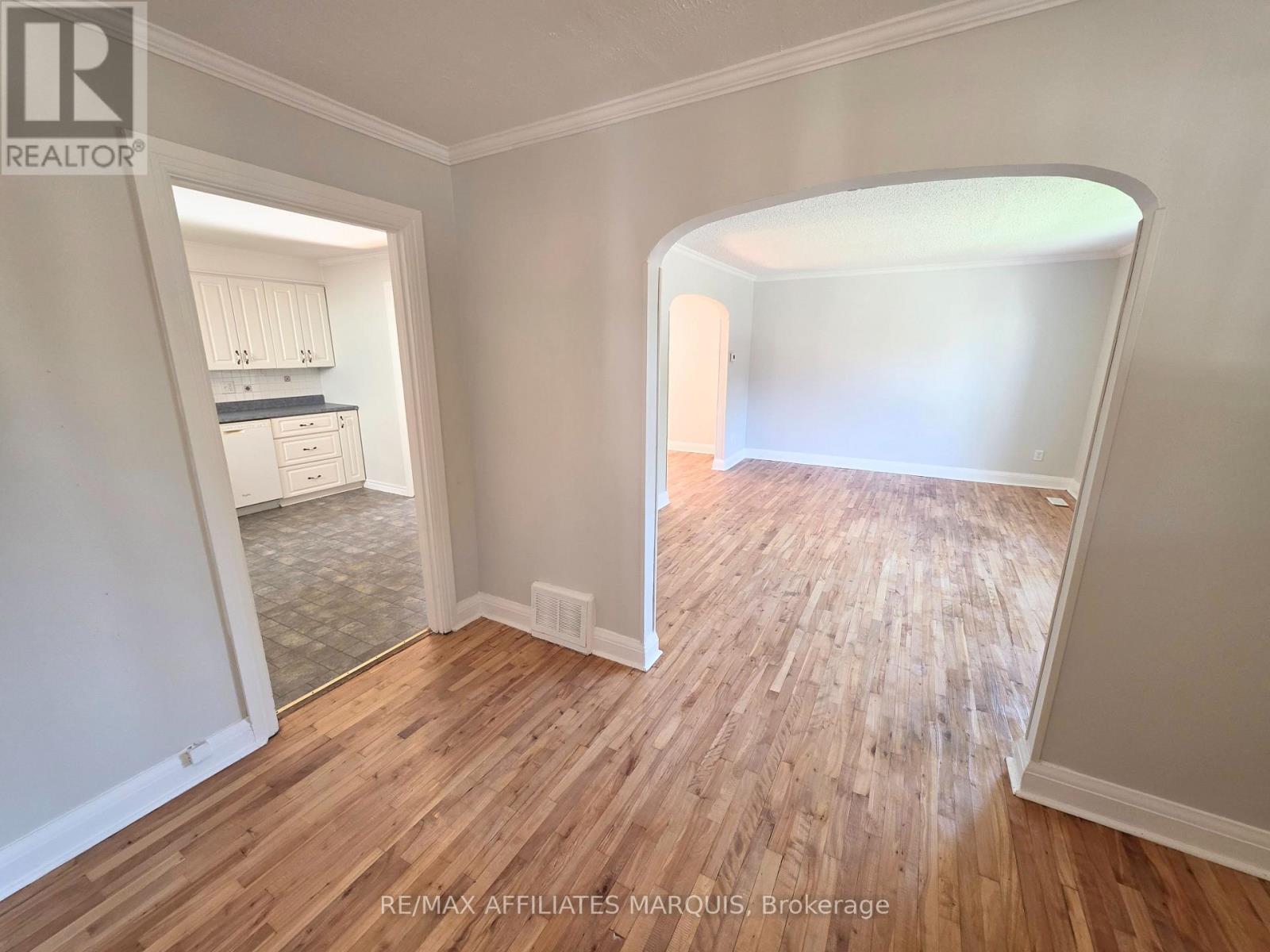 17 Maple Avenue North — photo 10