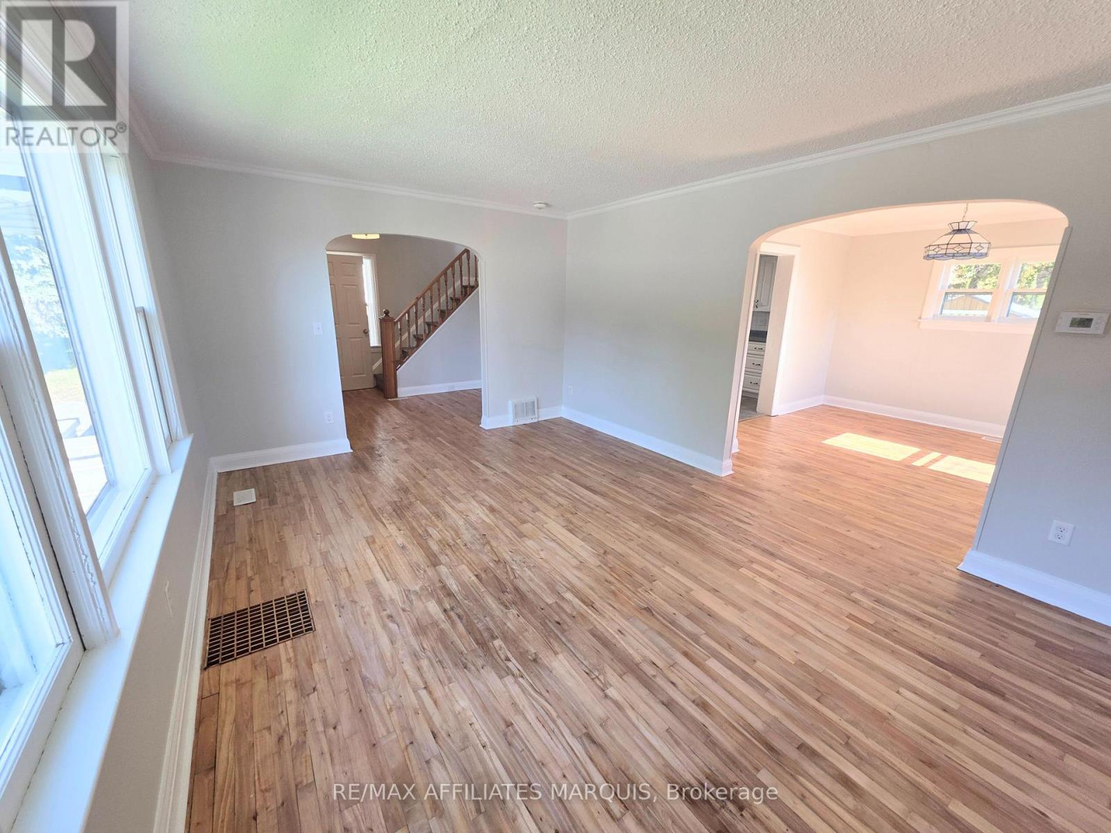17 Maple Avenue North — photo 12