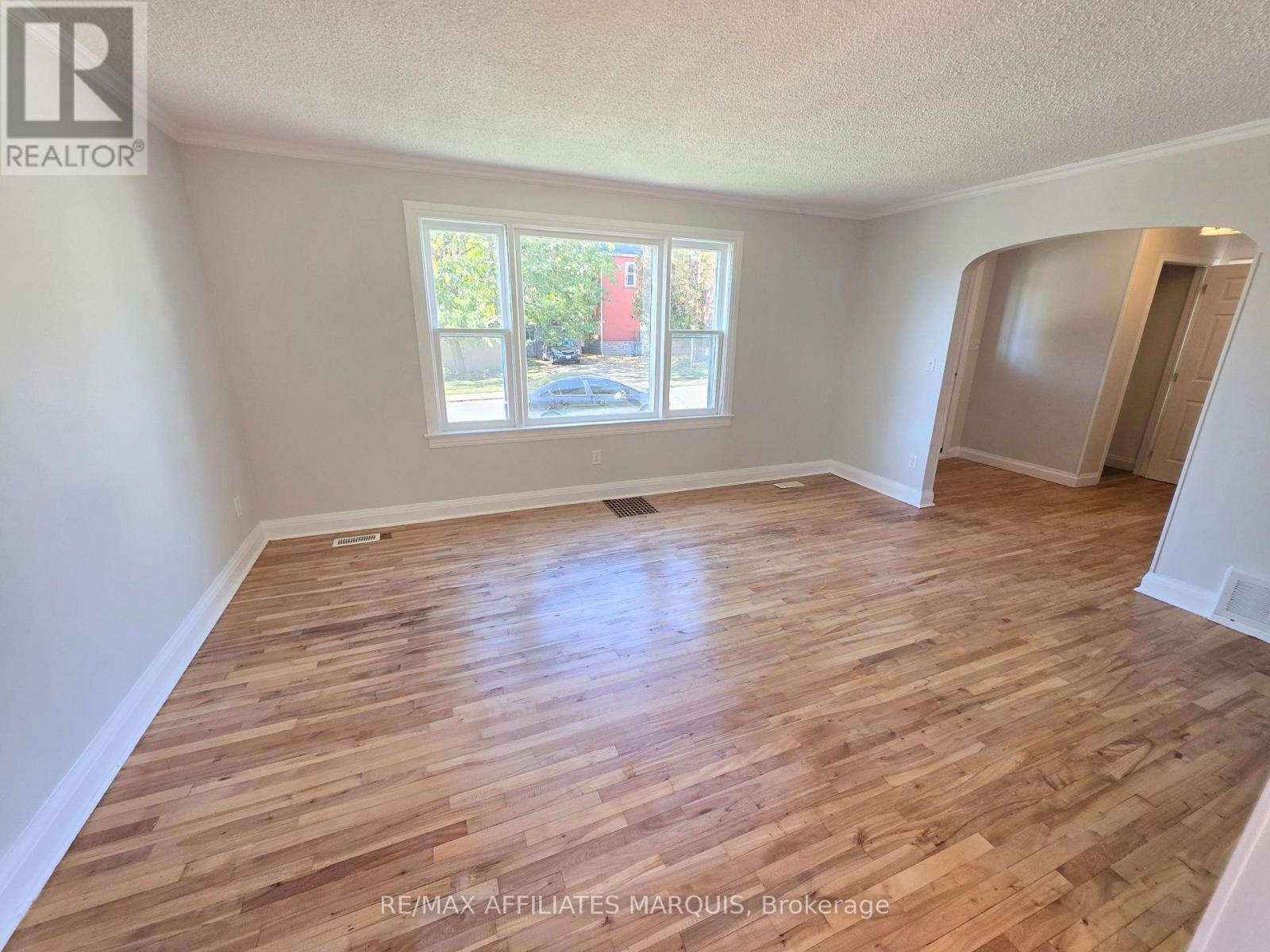 17 Maple Avenue North — photo 13