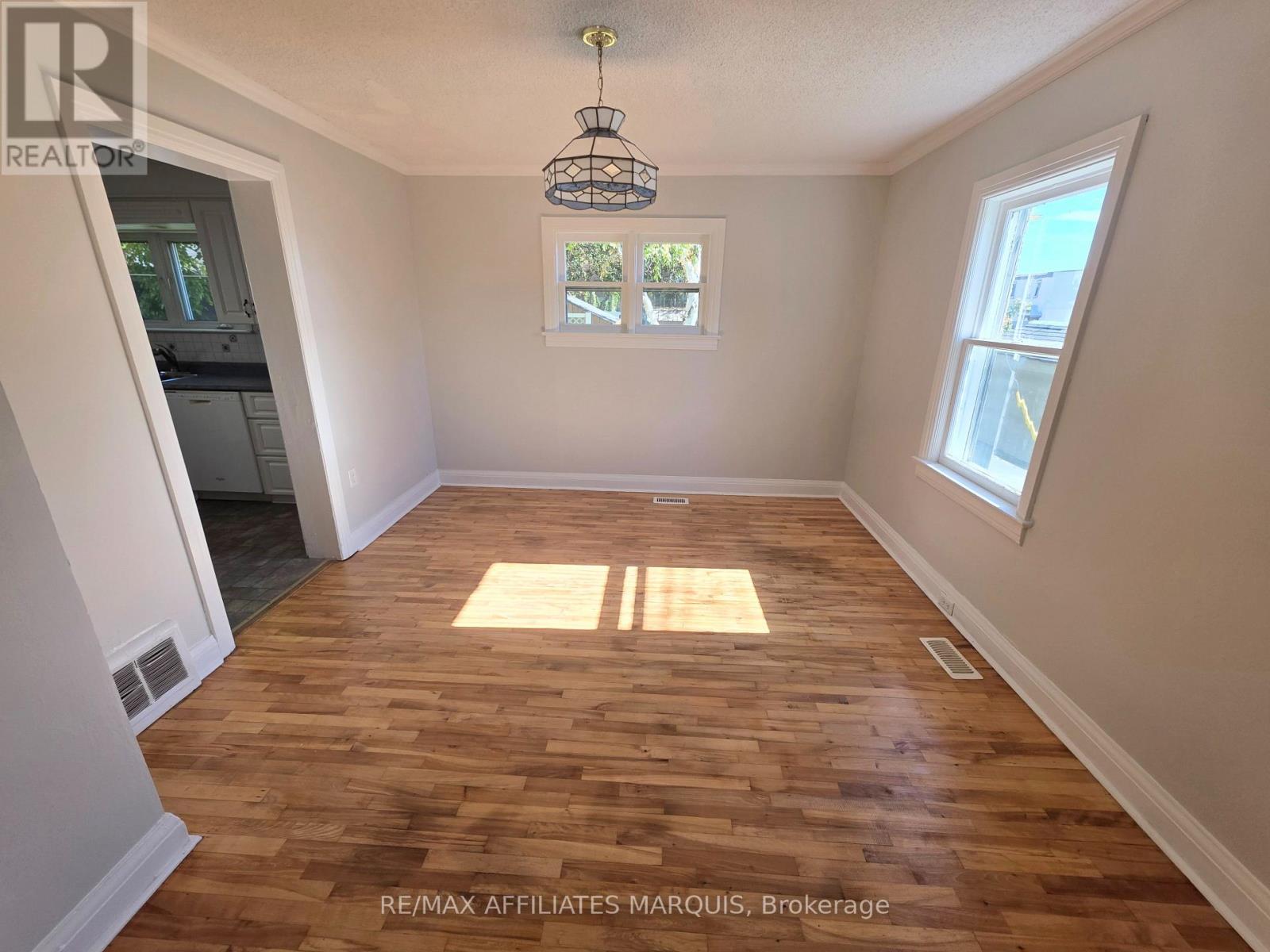 17 Maple Avenue North — photo 14