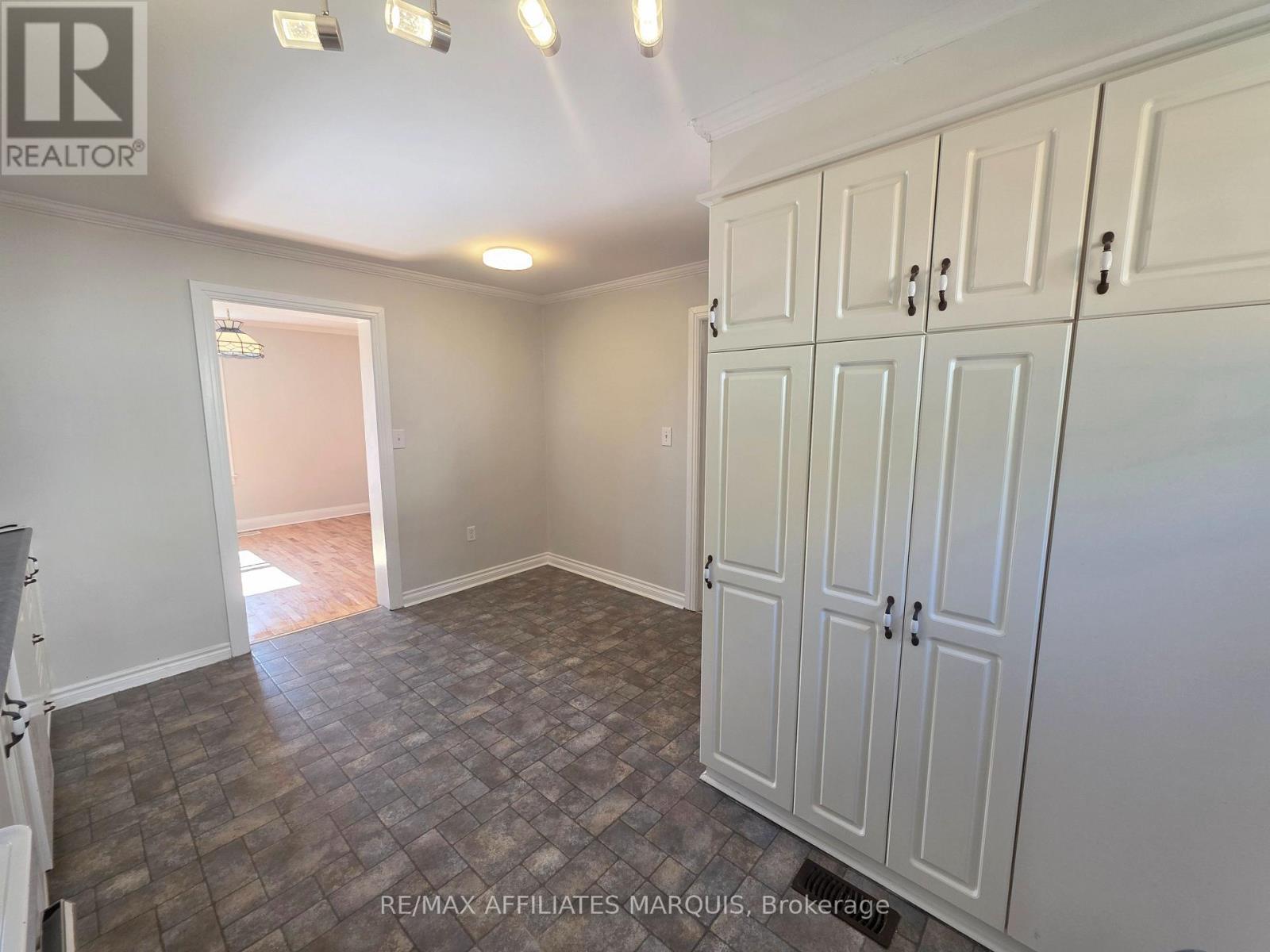 17 Maple Avenue North — photo 18