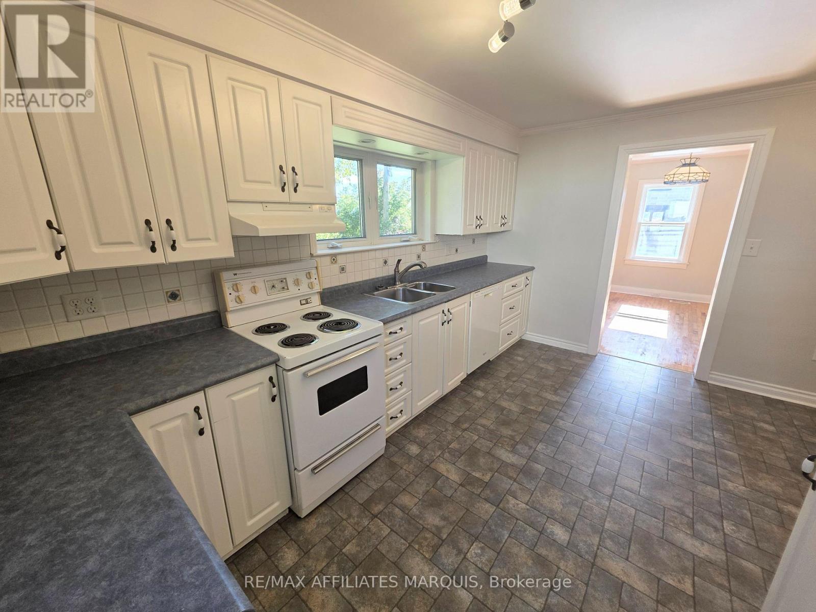 17 Maple Avenue North — photo 19