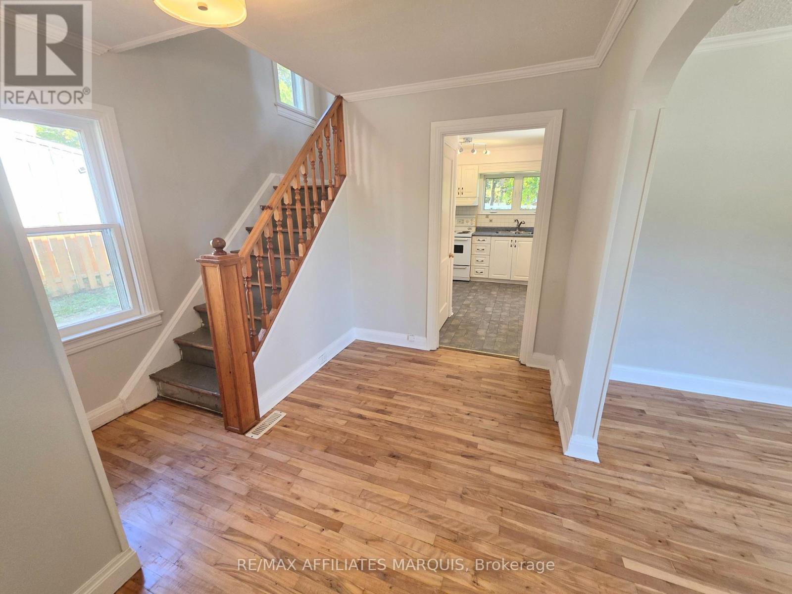 17 Maple Avenue North — photo 20