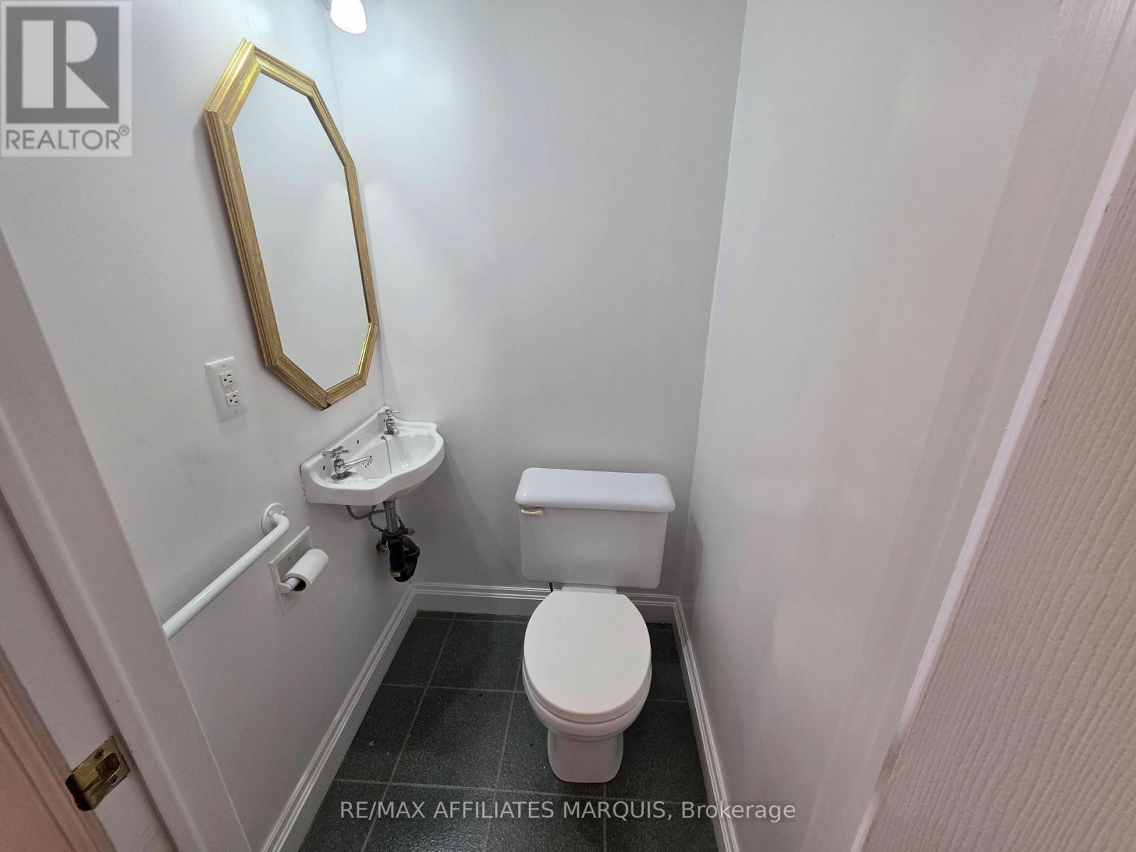 17 Maple Avenue North — photo 22