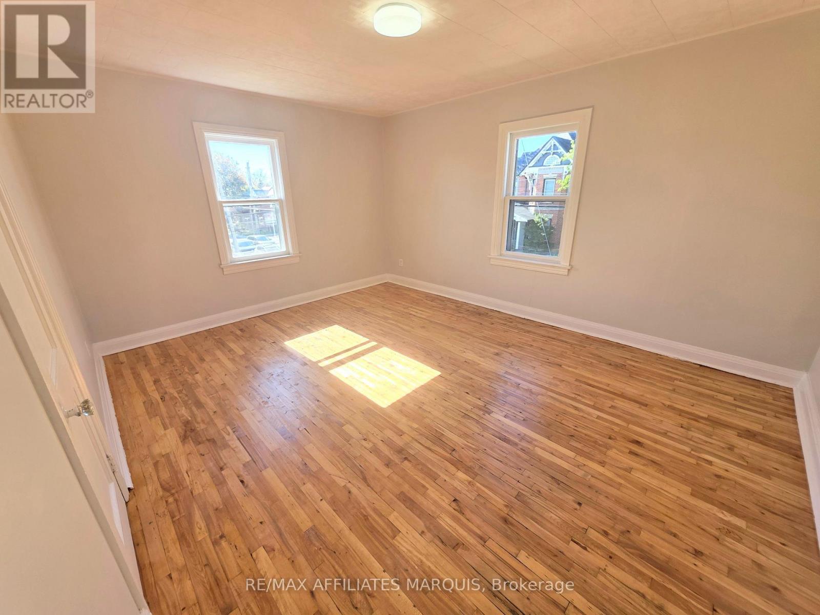 17 Maple Avenue North — photo 23